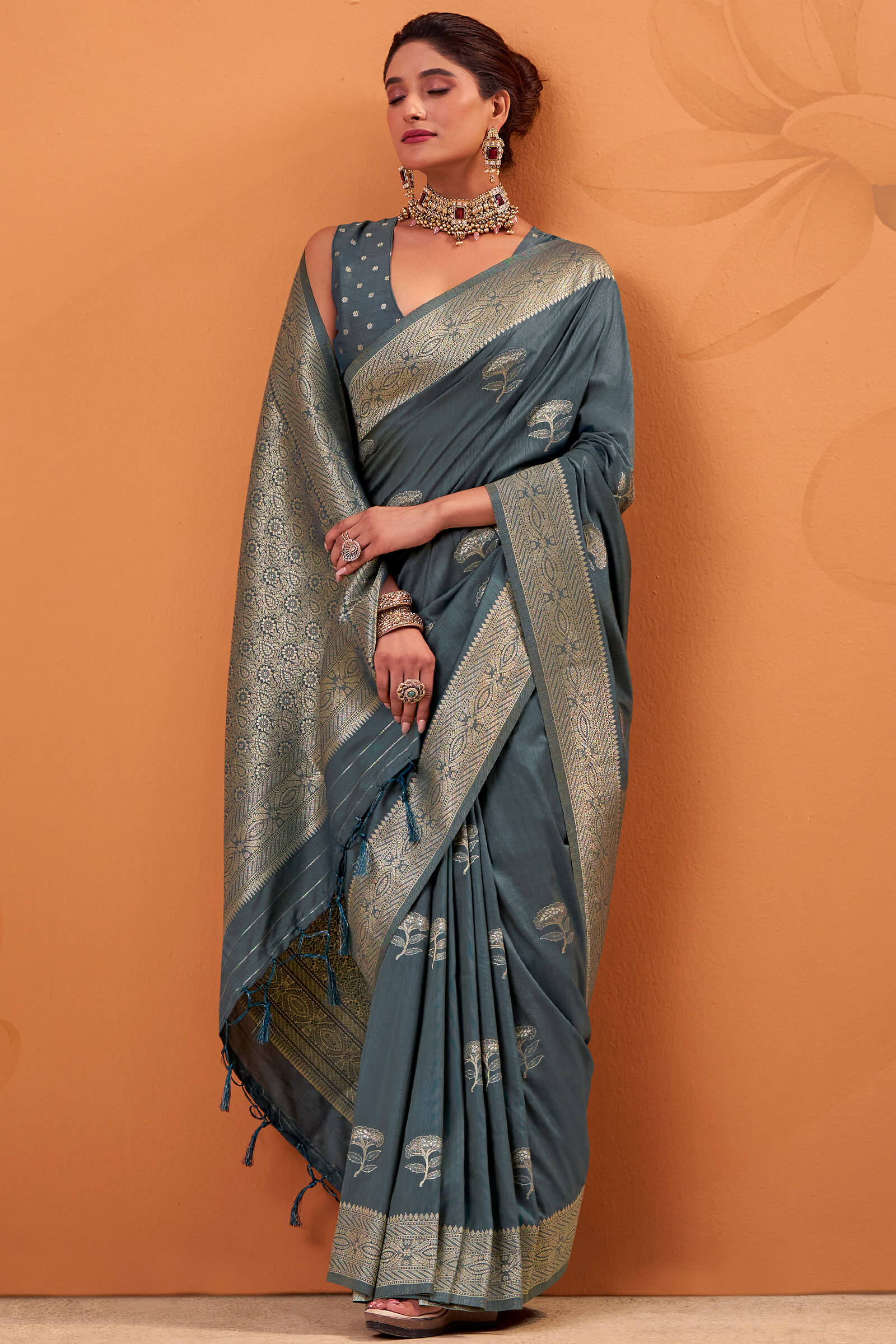 Conflate Grey Banarasi Tussar Silk Saree With Enamoring Blouse Piece
