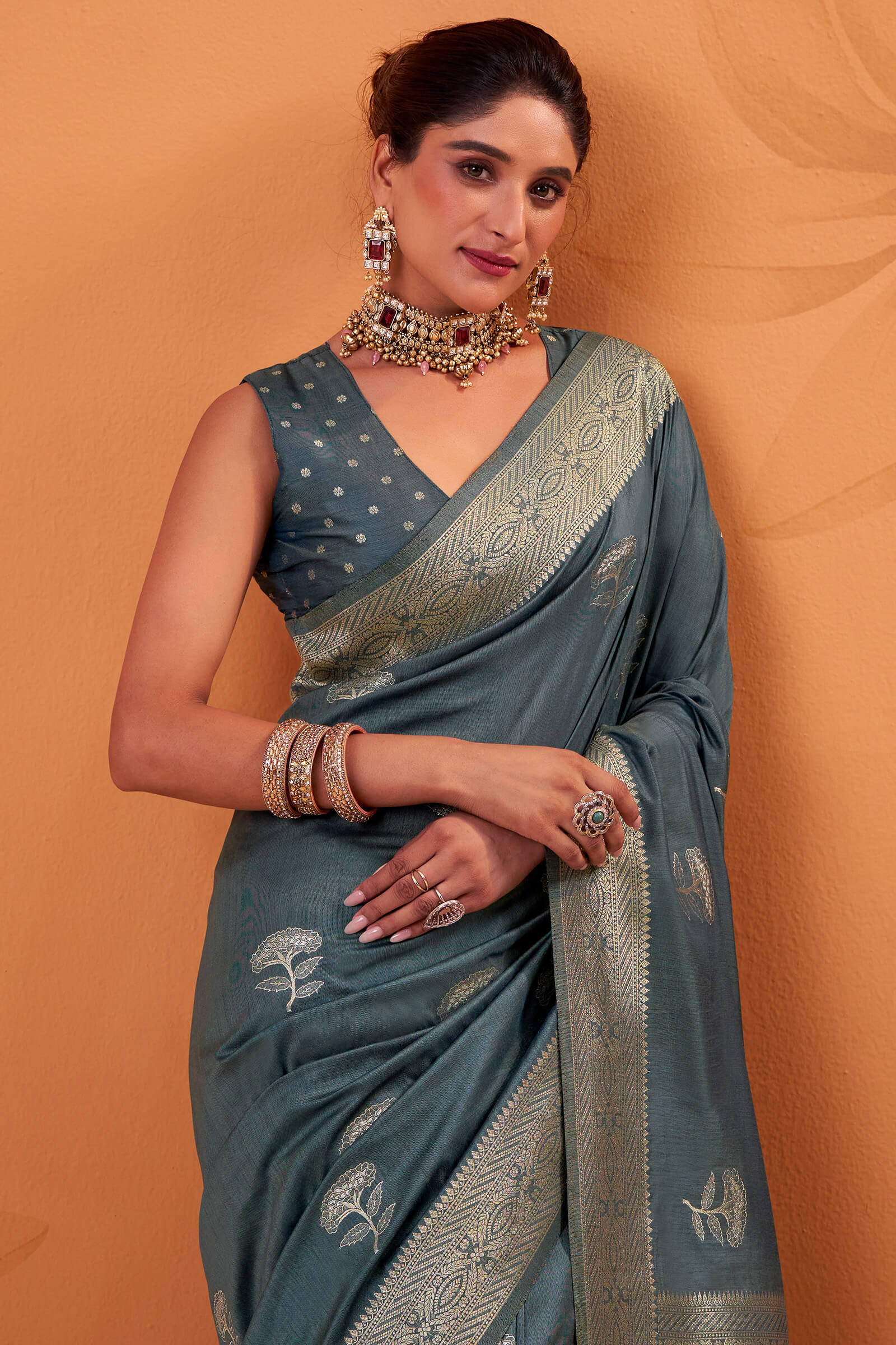 Conflate Grey Banarasi Tussar Silk Saree With Enamoring Blouse Piece