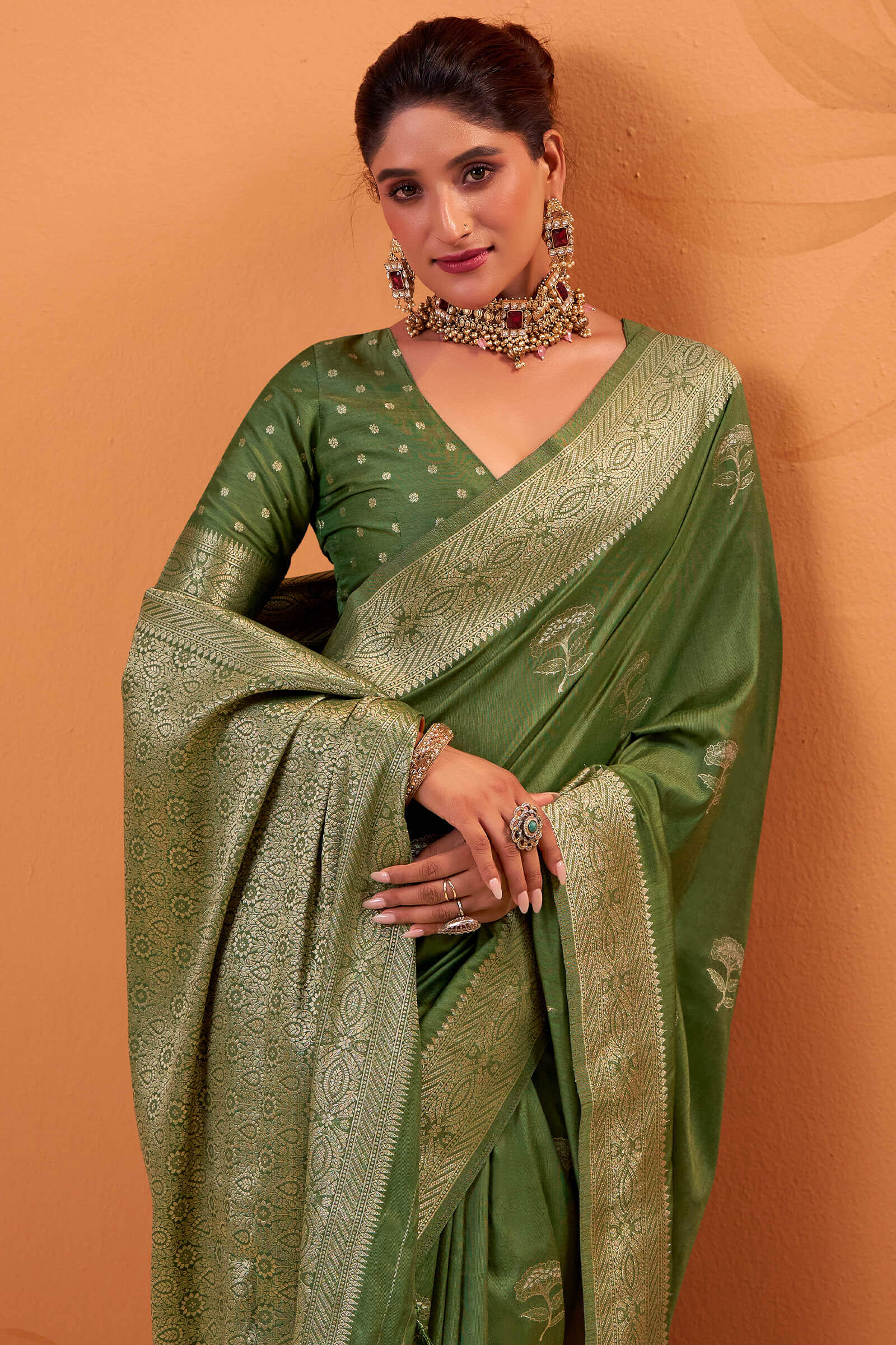 Capricious Dark Green Banarasi Tussar Silk Saree With Engrossing Blouse Piece