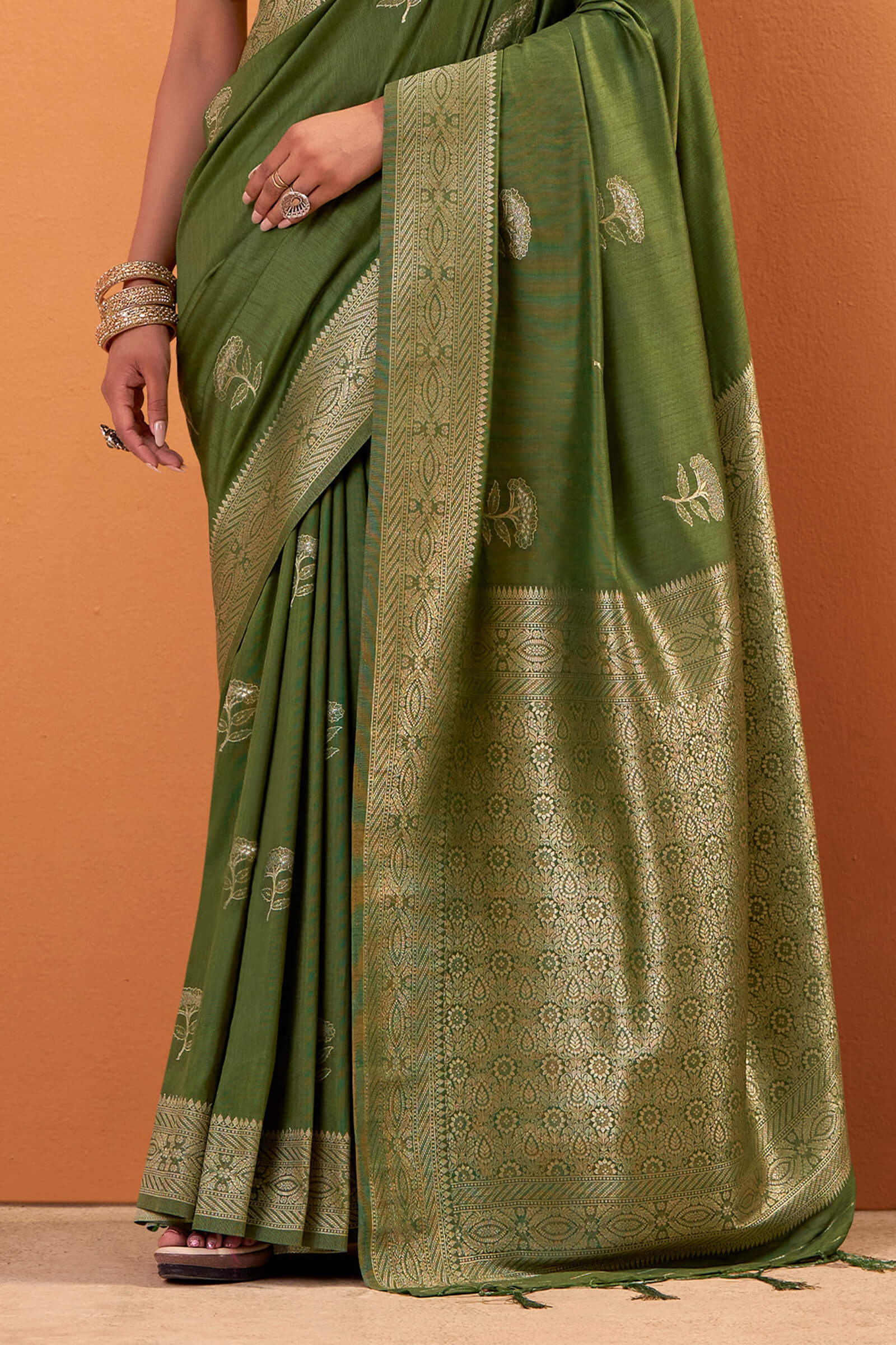 Capricious Dark Green Banarasi Tussar Silk Saree With Engrossing Blouse Piece