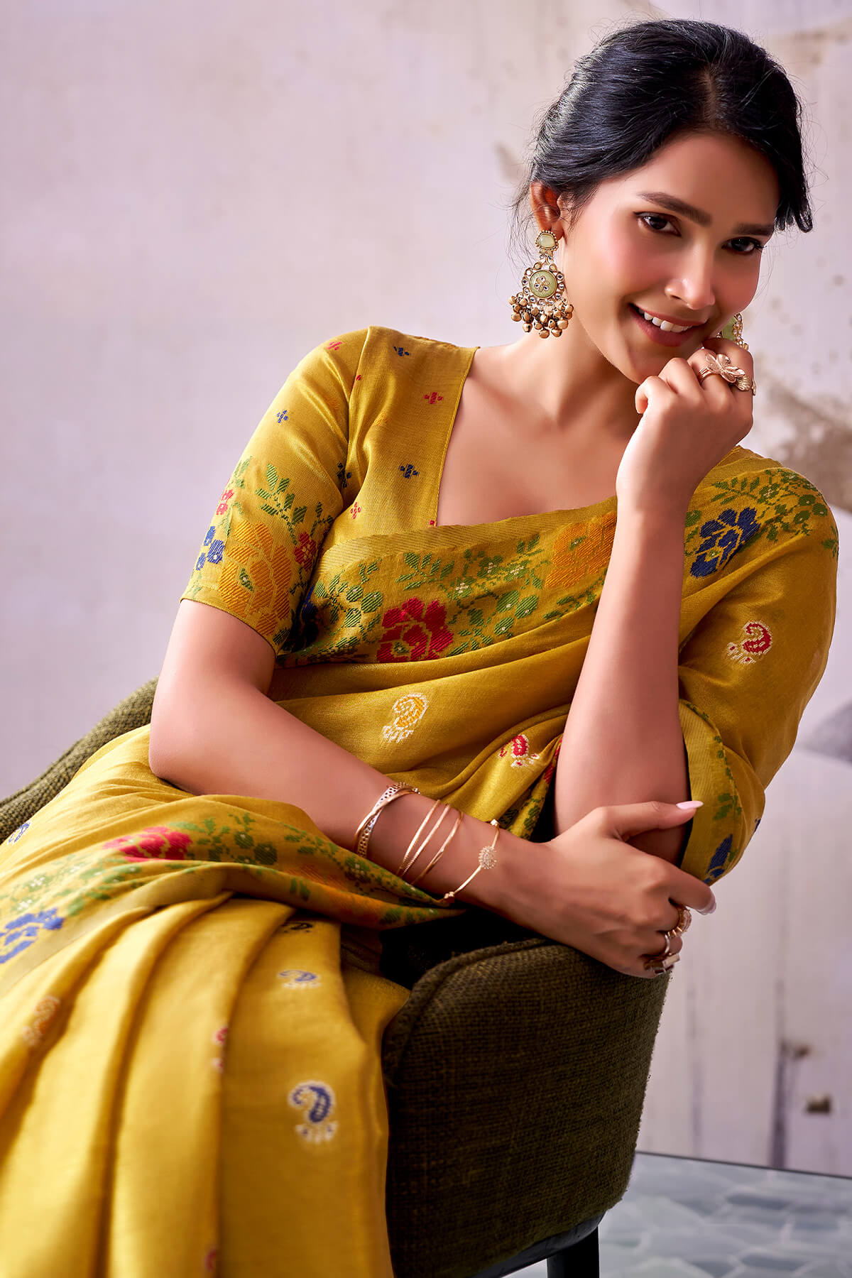 Resplendent Golden Banarasi Tissue Silk Saree With Murmurous Blouse Piece