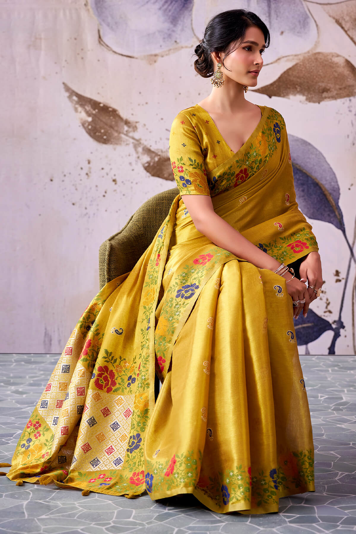 Resplendent Golden Banarasi Tissue Silk Saree With Murmurous Blouse Piece