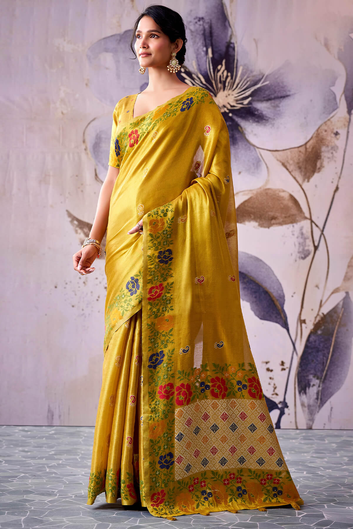 Resplendent Golden Banarasi Tissue Silk Saree With Murmurous Blouse Piece