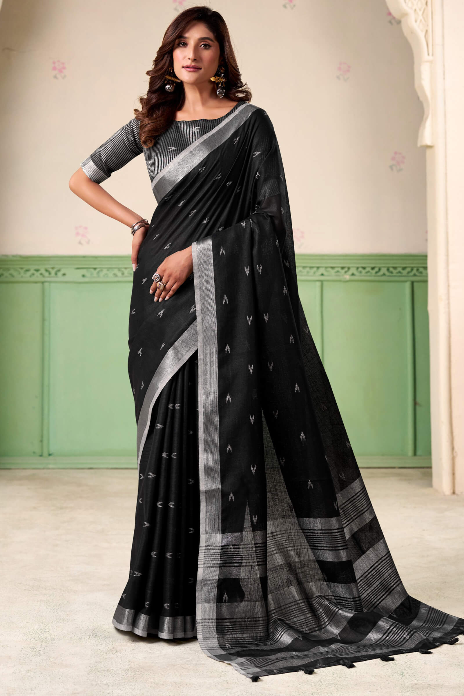 Twirling Black Cotton Silk Saree With Enigmatic Blouse Piece