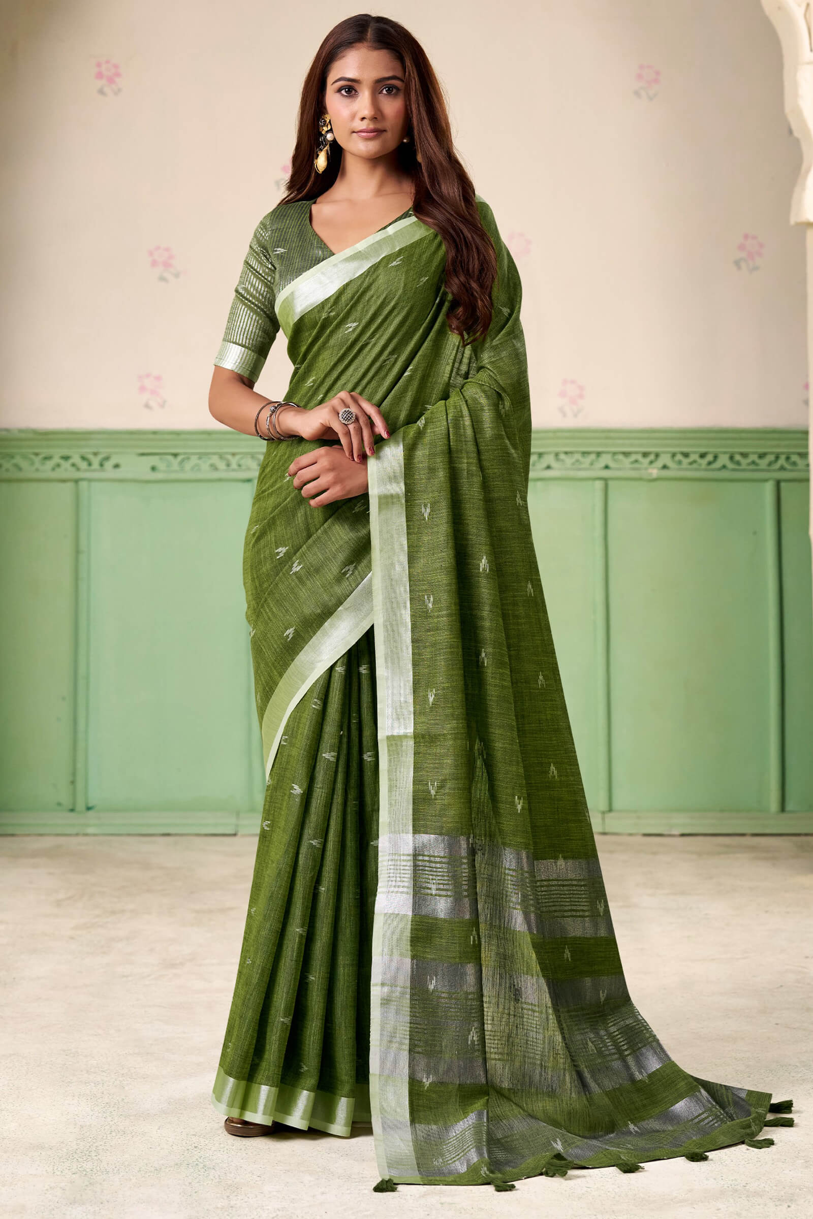 Exquisite Dark Green Cotton Silk Saree With Dulcet Blouse Piece