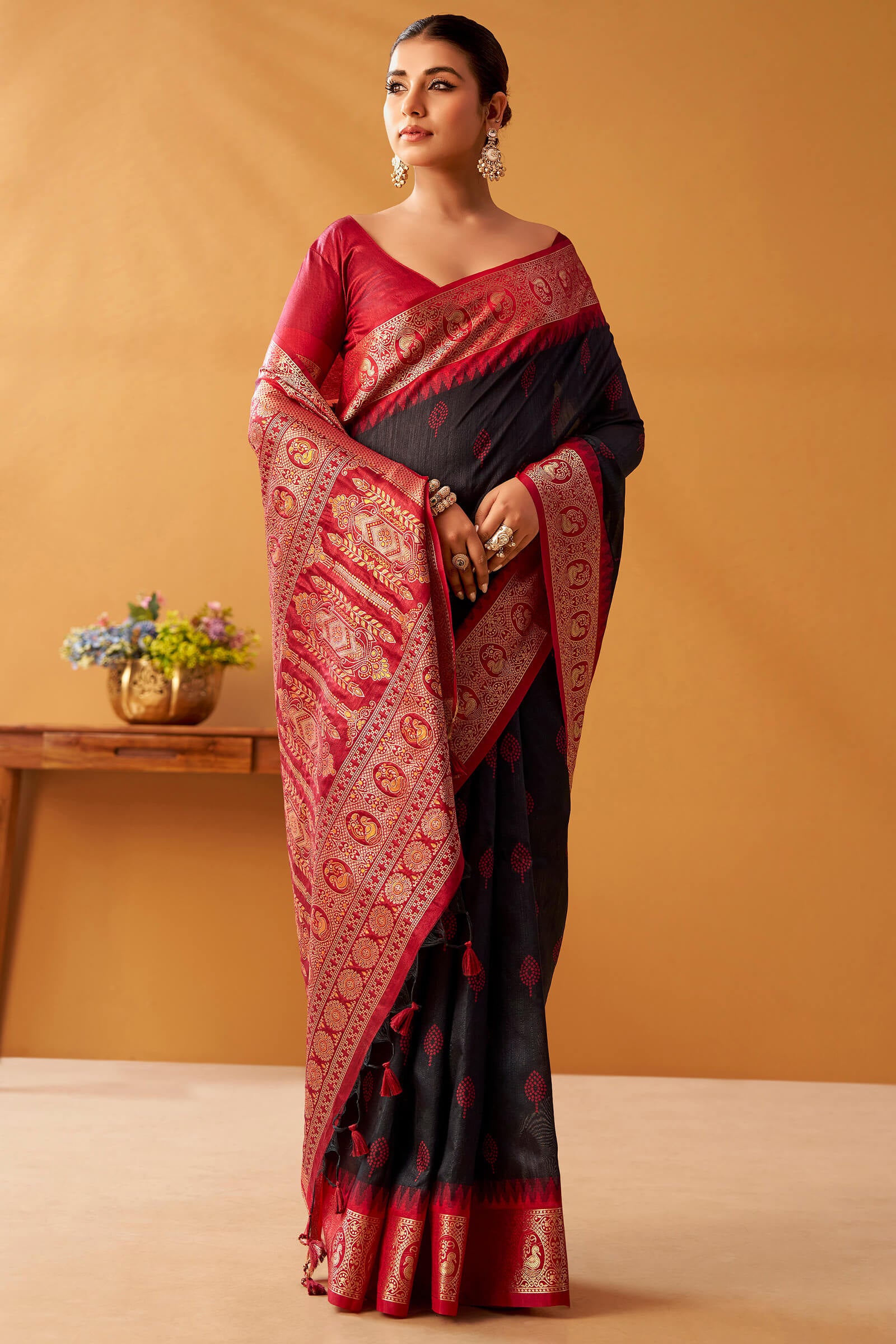 Comely Black Pure Zari Weaving Banarasi Silk Saree With Charming Blouse Piece