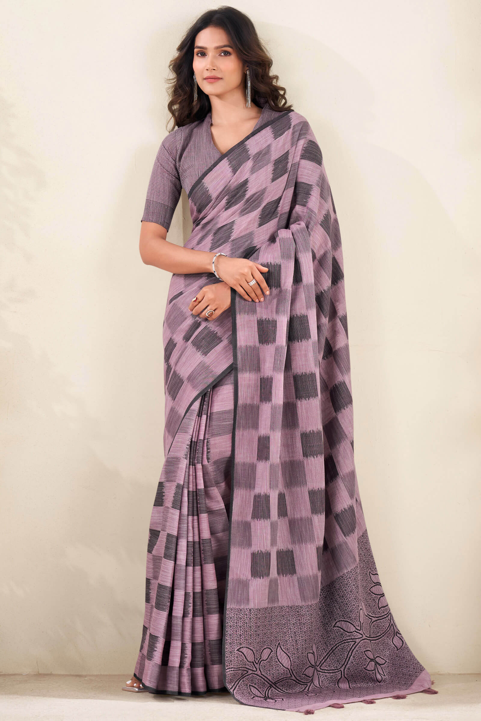 Flattering Lavender Cotton Silk Saree With Sempiternal Blouse Piece