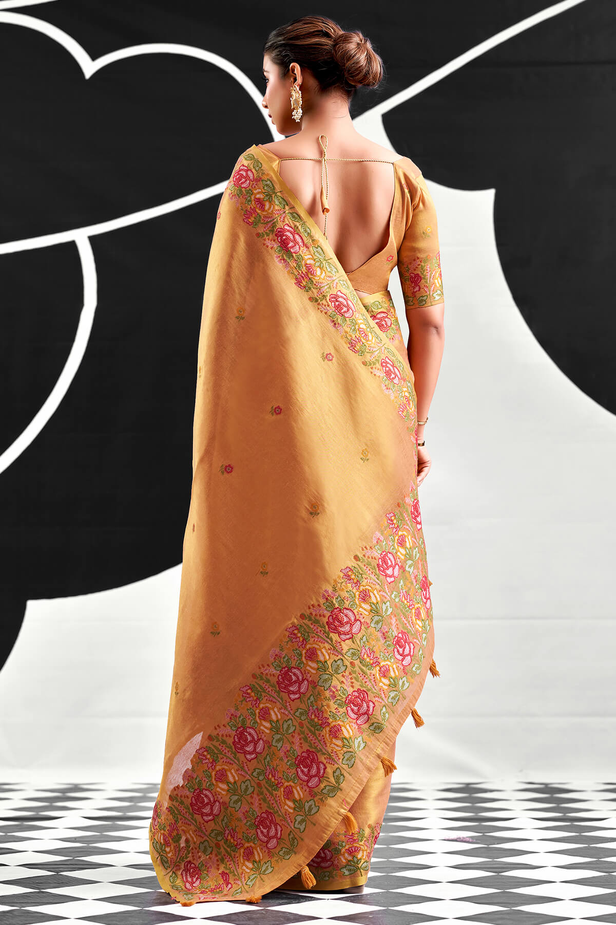 Aplomb Peach Banarasi Tissue Silk Saree With Beguiling Blouse Piece
