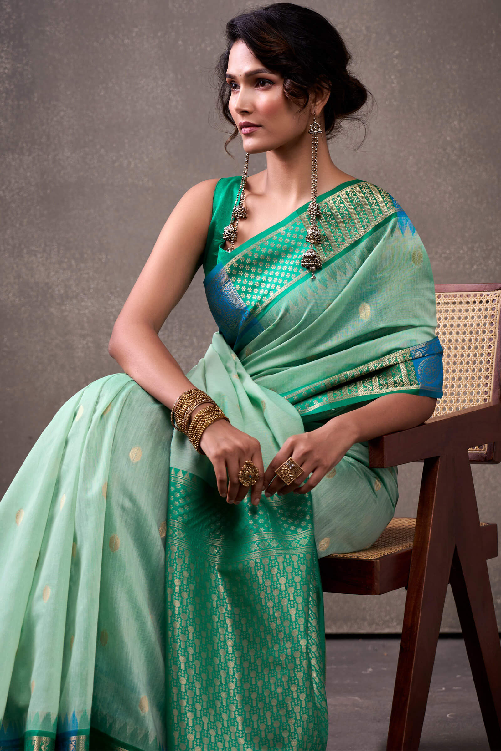 Inspiring Turquoise Cotton Silk Saree With Radiant Blouse Piece