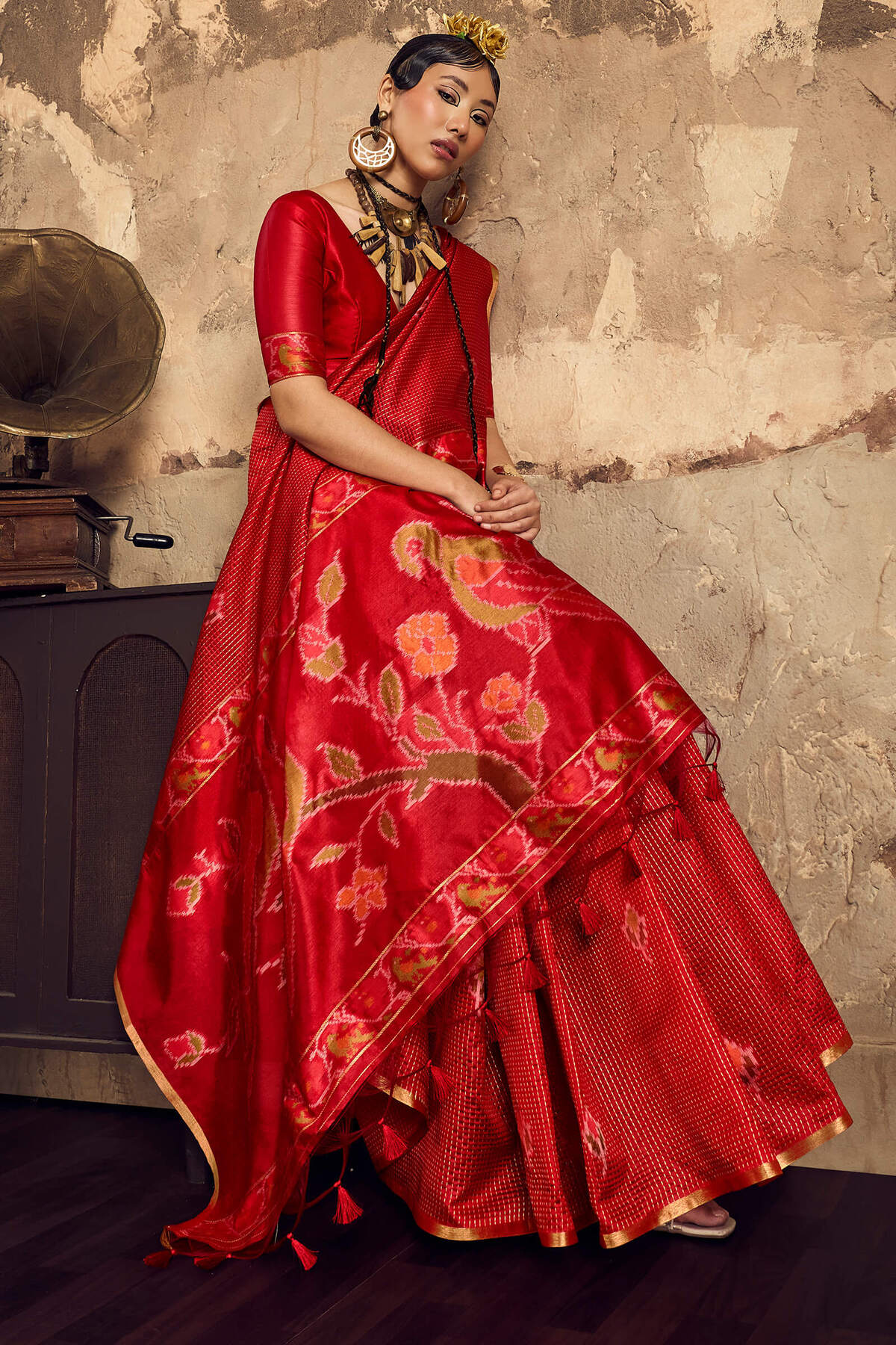 Stylish Red Banarasi Handloom Silk Saree With Magnificat Blouse Piece