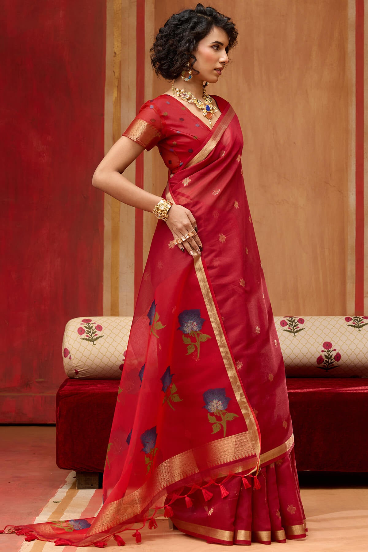 Skinny Red Pure Munga Cotton Saree With Outstanding Blouse Piece