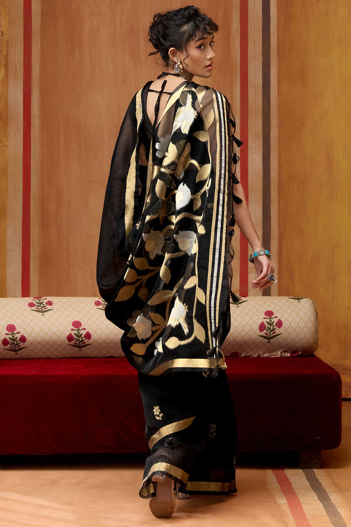 Unequalled Black Pure Munga Cotton Silk Saree With Elaborate Blouse Piece