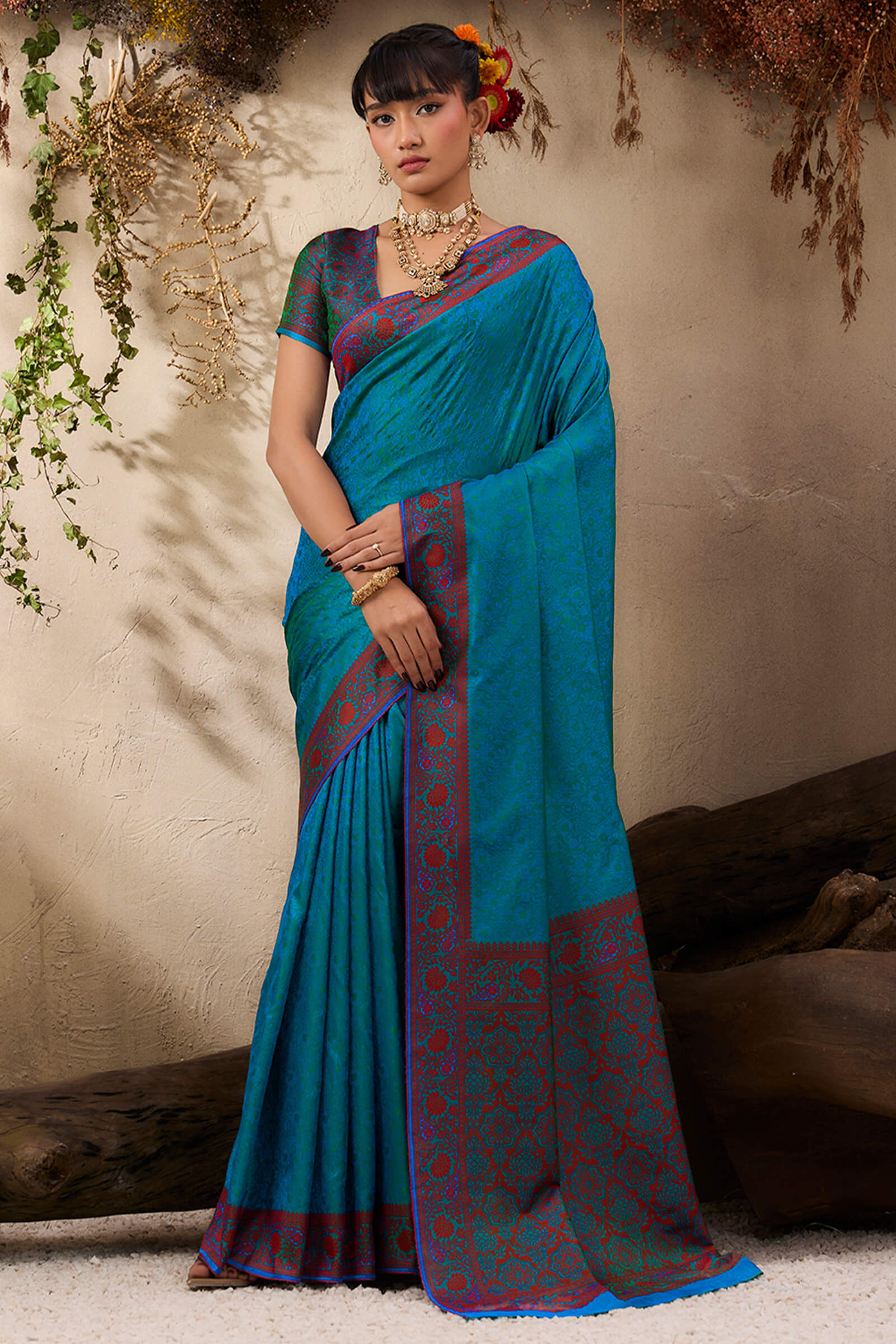 Ephemeral Rama Kanjivaram Silk Saree With Mellifluous Blouse Piece