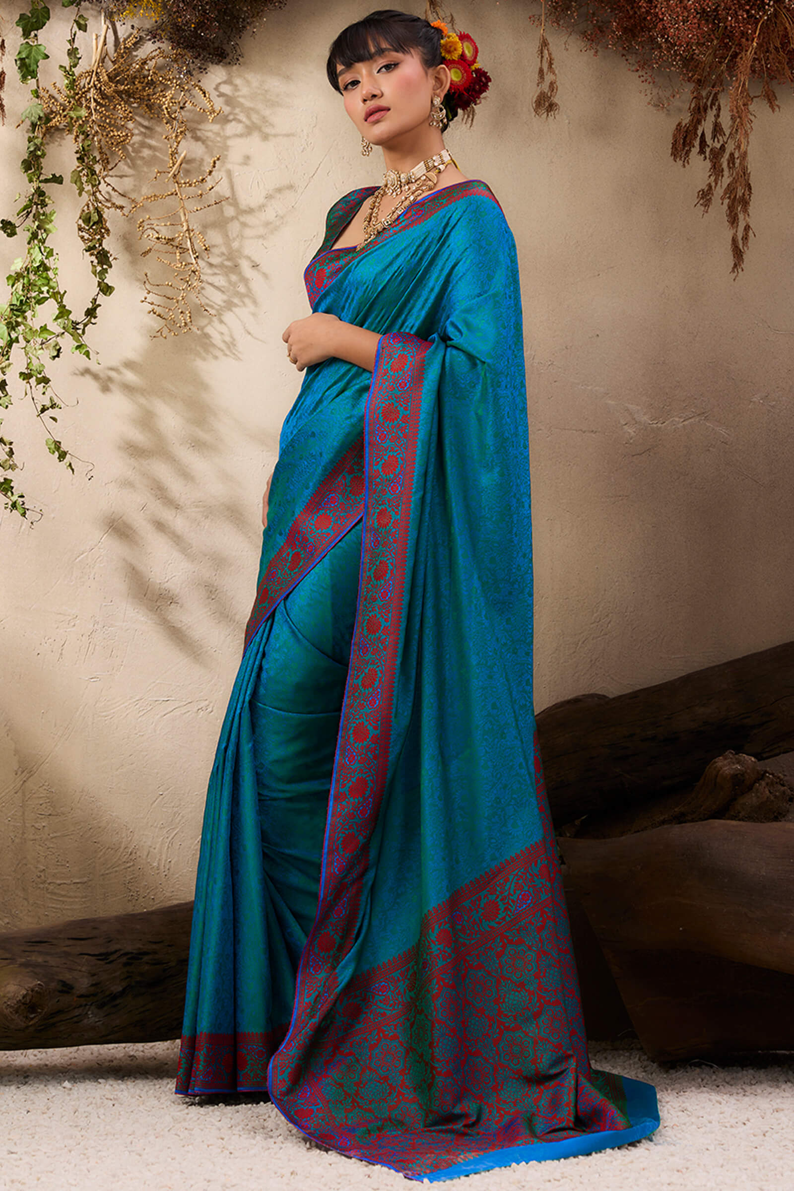 Ephemeral Rama Kanjivaram Silk Saree With Mellifluous Blouse Piece