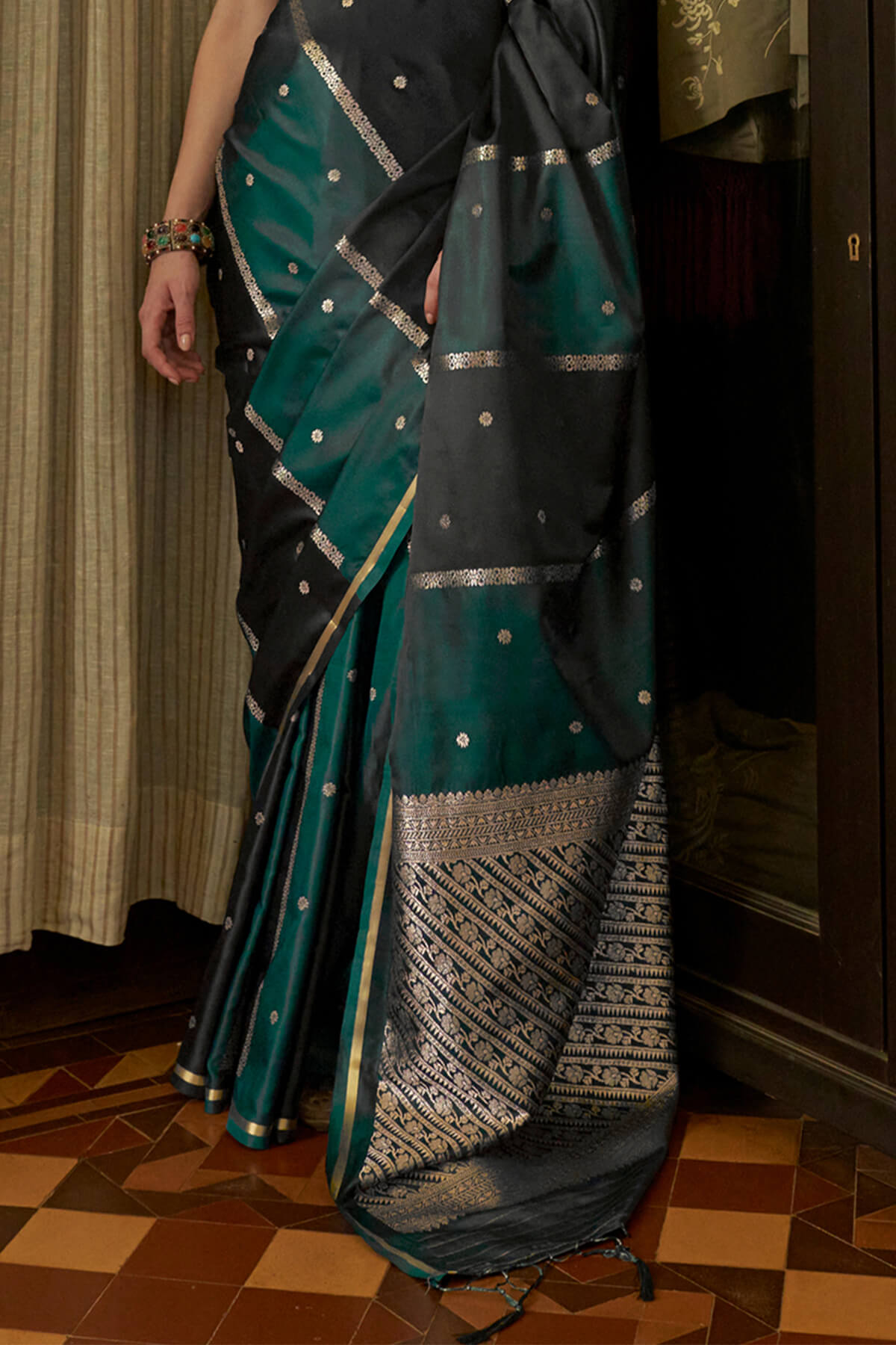 Exemplary Green and Black Banarasi Satin Silk Saree With Amiable Blouse
