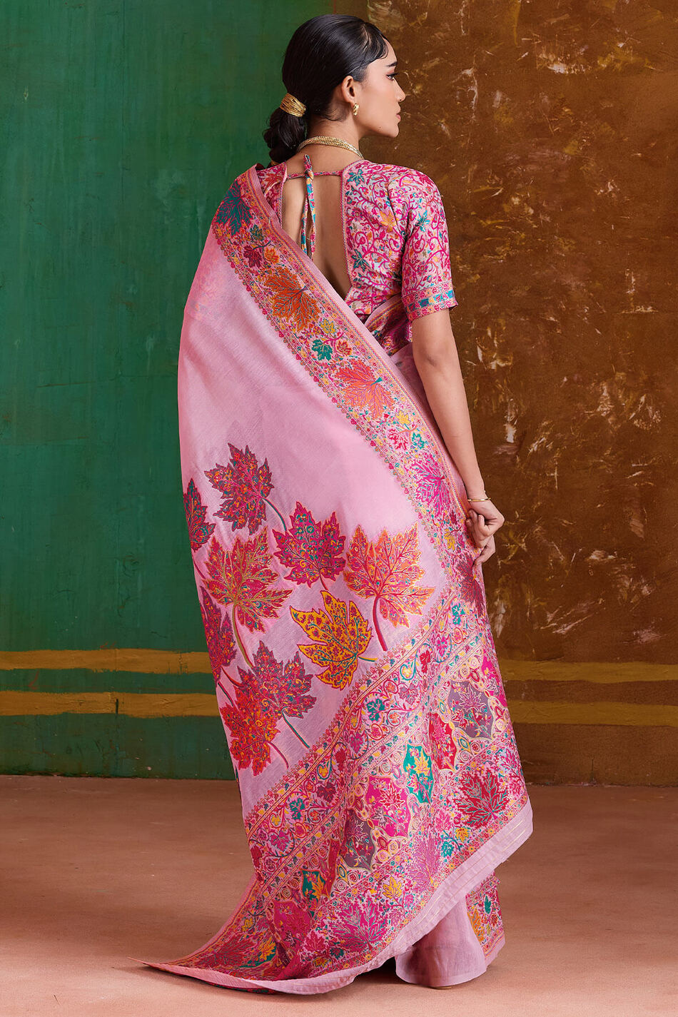 Comely Pink Pashmina Saree With Staggering Blouse Piece