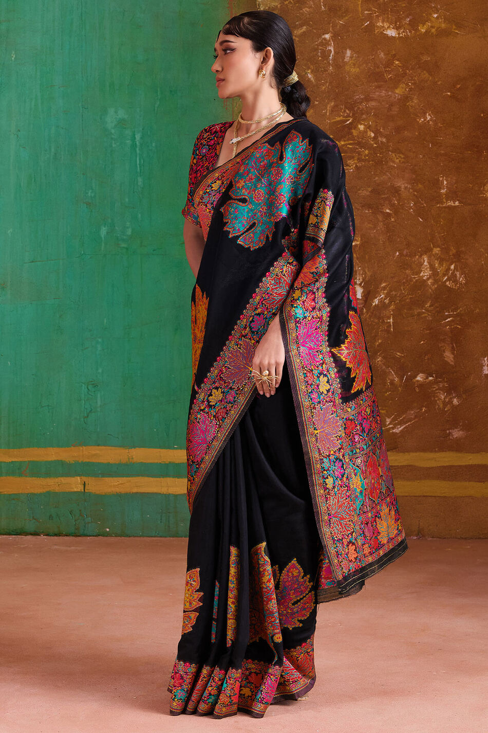 Stunner Black Pashmina Saree With Confounding Blouse Piece