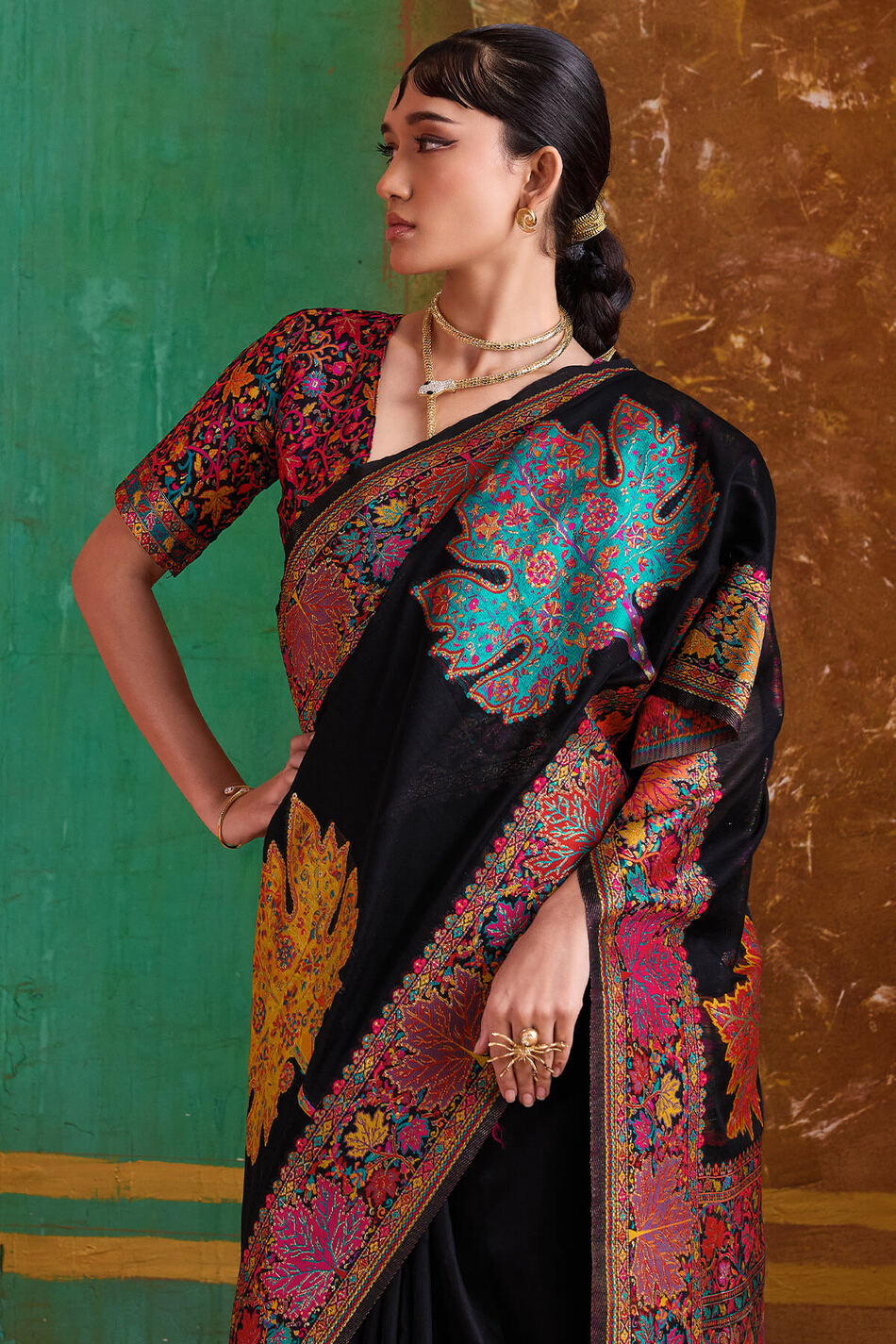 Stunner Black Pashmina Saree With Confounding Blouse Piece
