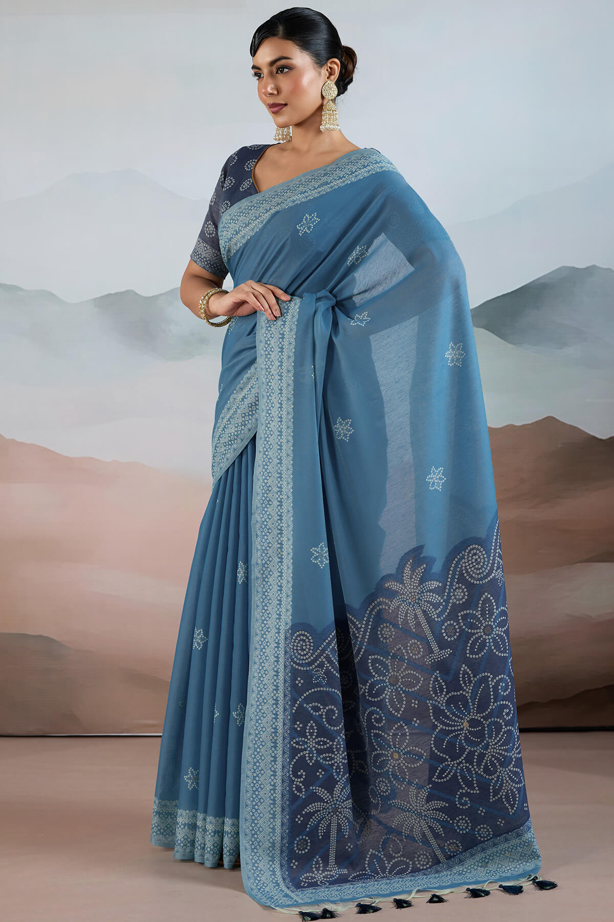 Tantalizing Blue Cotton Silk Saree With Invaluable Blouse Piece