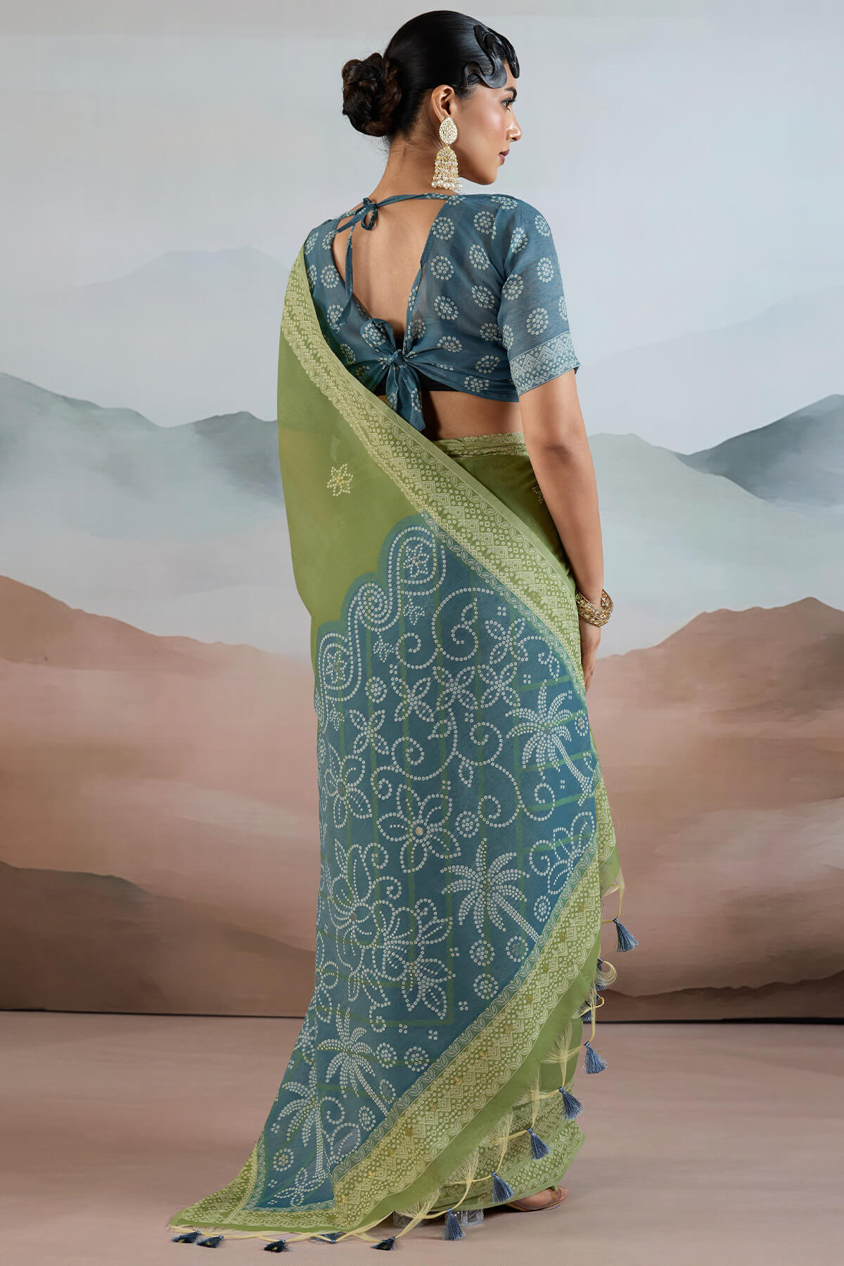 Elaborate Green Cotton Silk Saree With Flameboyant Blouse Piece