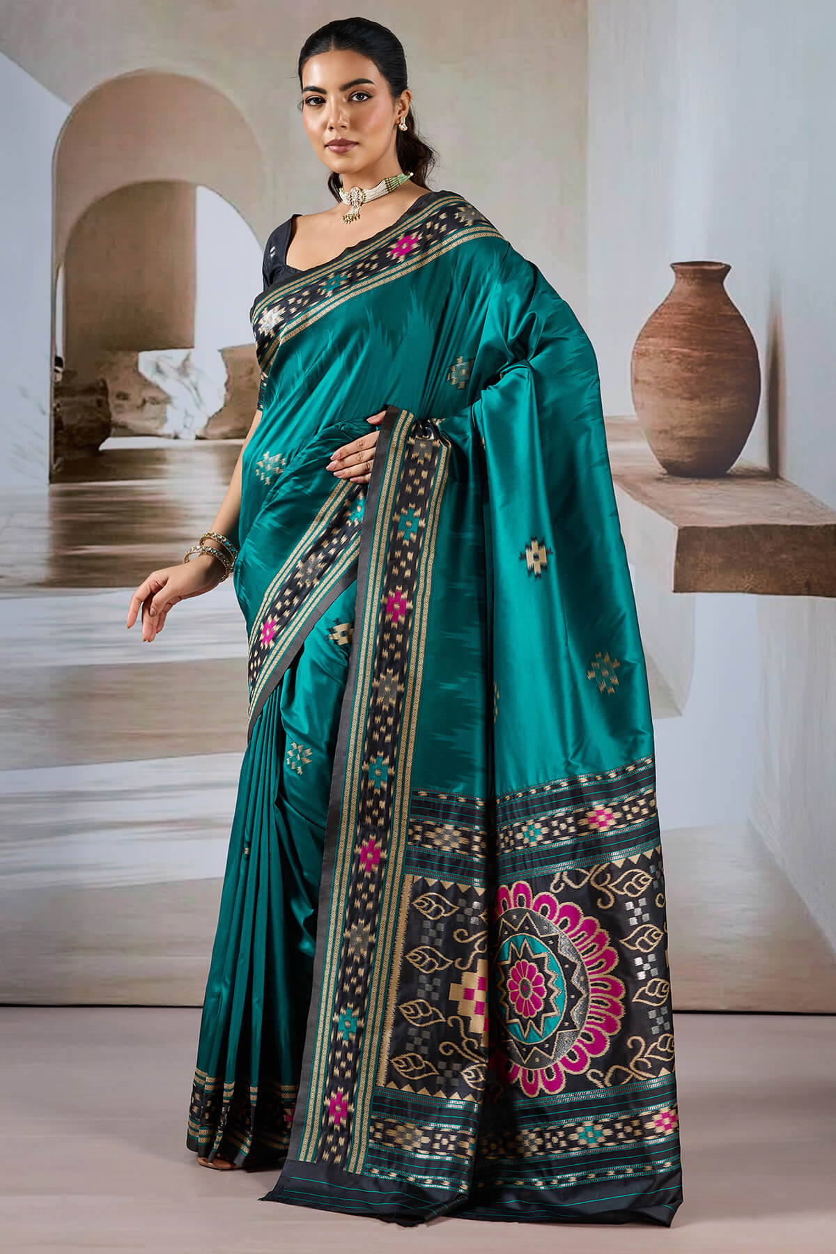 Artistic Rama Patola Silk Saree with Refreshing Blouse Piece