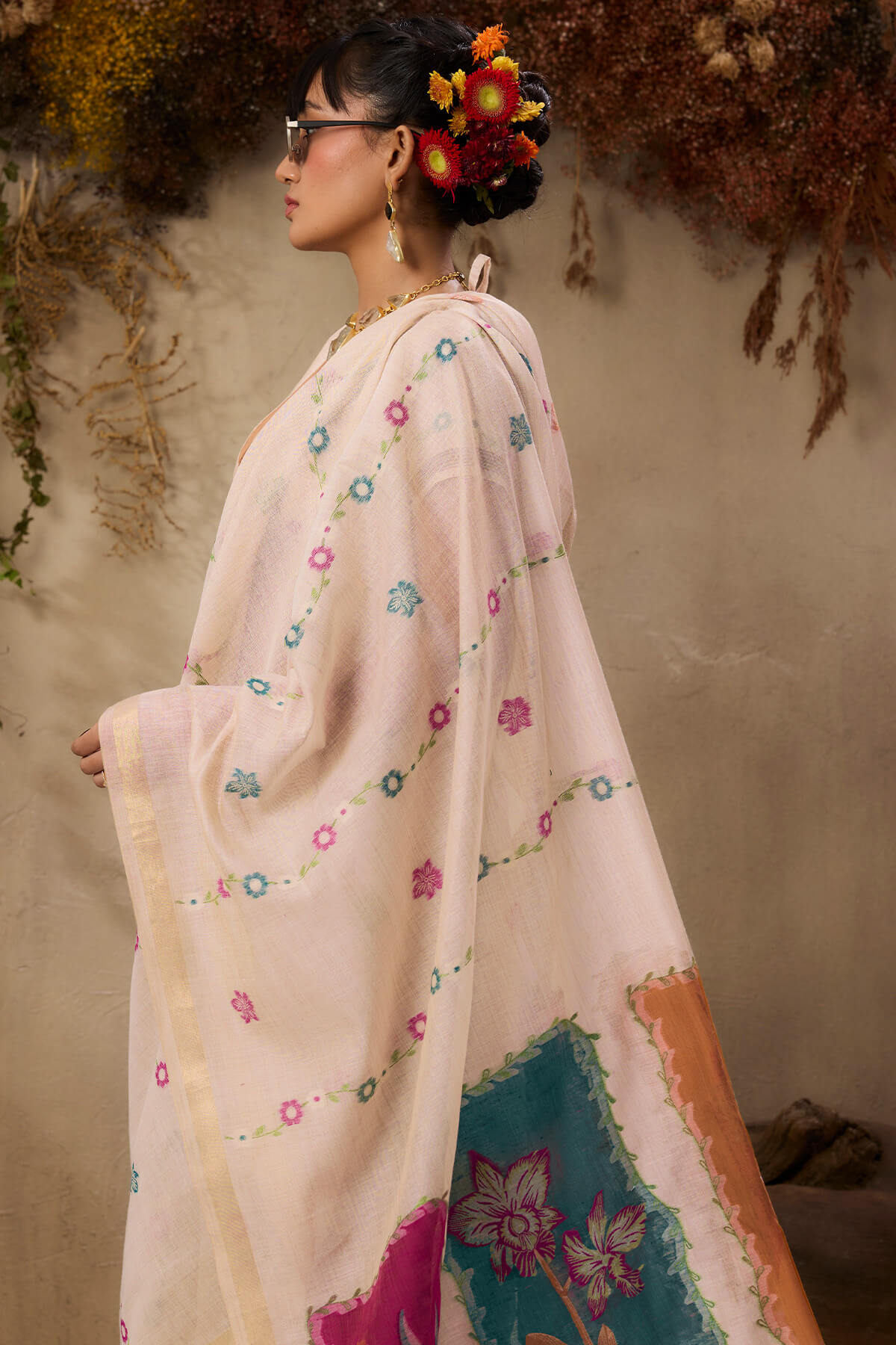 Winsome Beige Pure Munga Cotton Saree With Majesty Blouse Piece