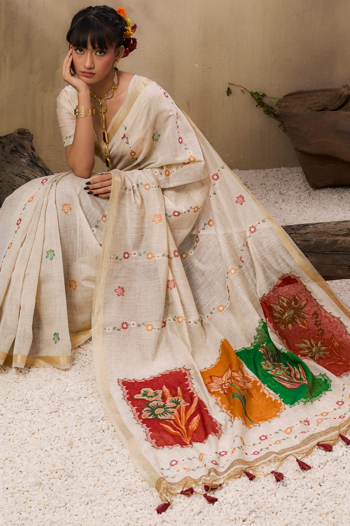 Gratifying Beige Pure Munga Cotton Saree With Invaluable Blouse Piece