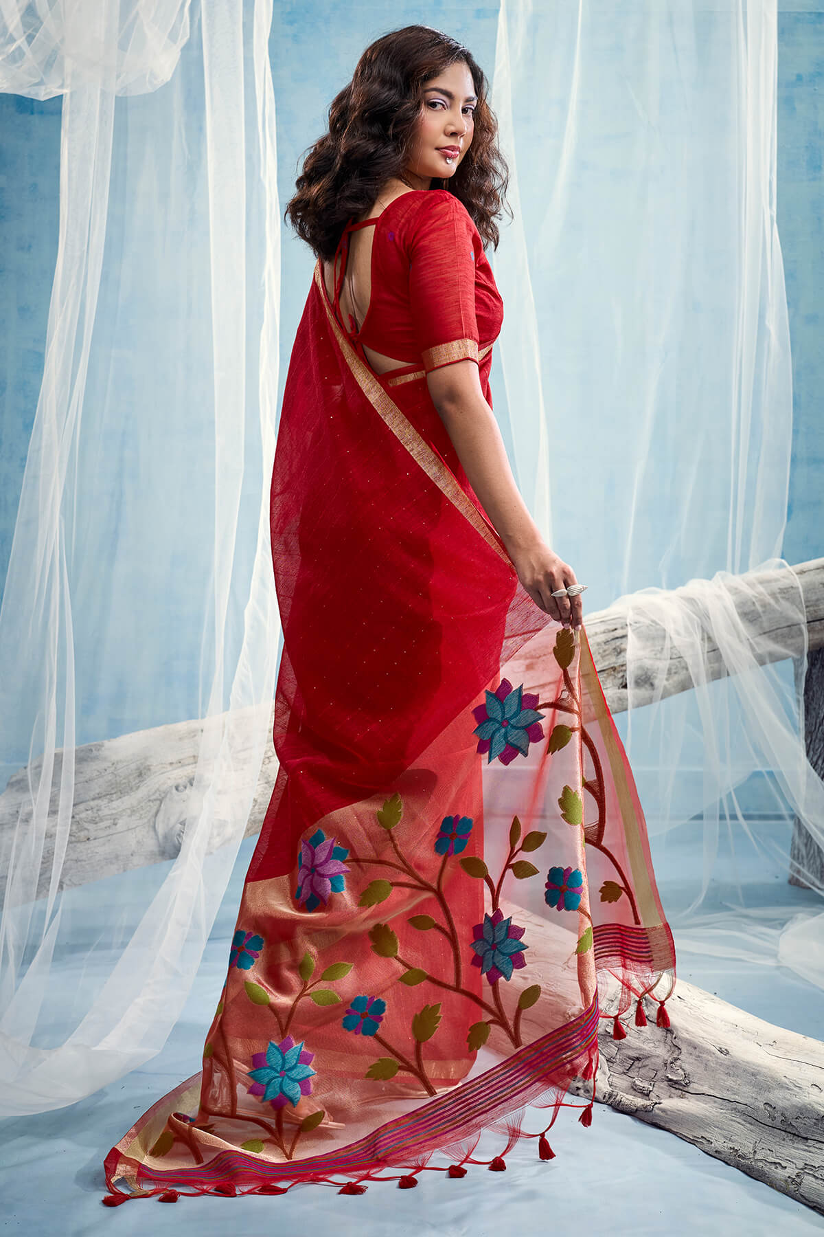 Dazzling Red Pure Munga Cotton Silk Saree With Classic Blouse Piece