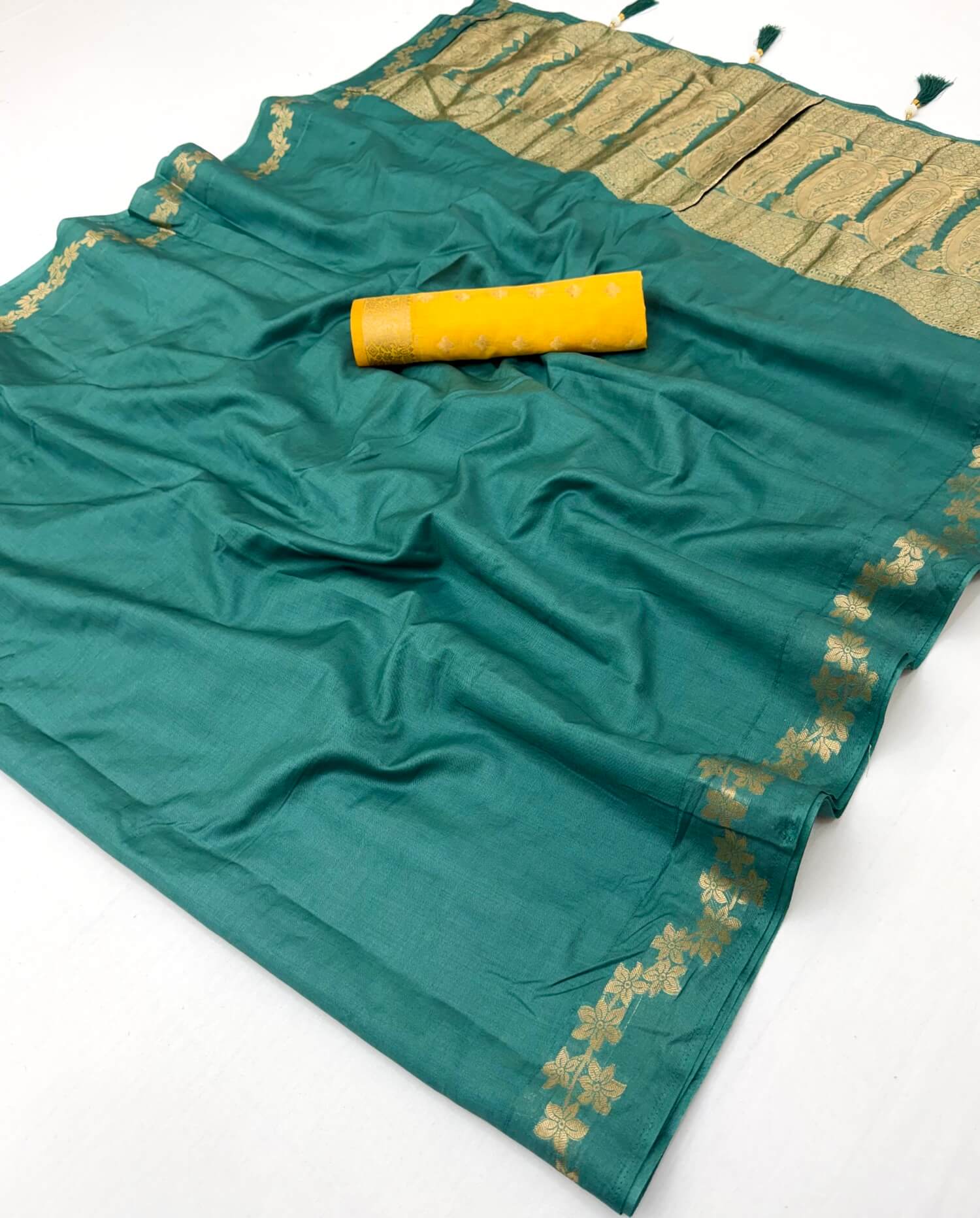 Skinny Rama Viscose Cotton Silk Saree With Rhapsody Blouse Piece