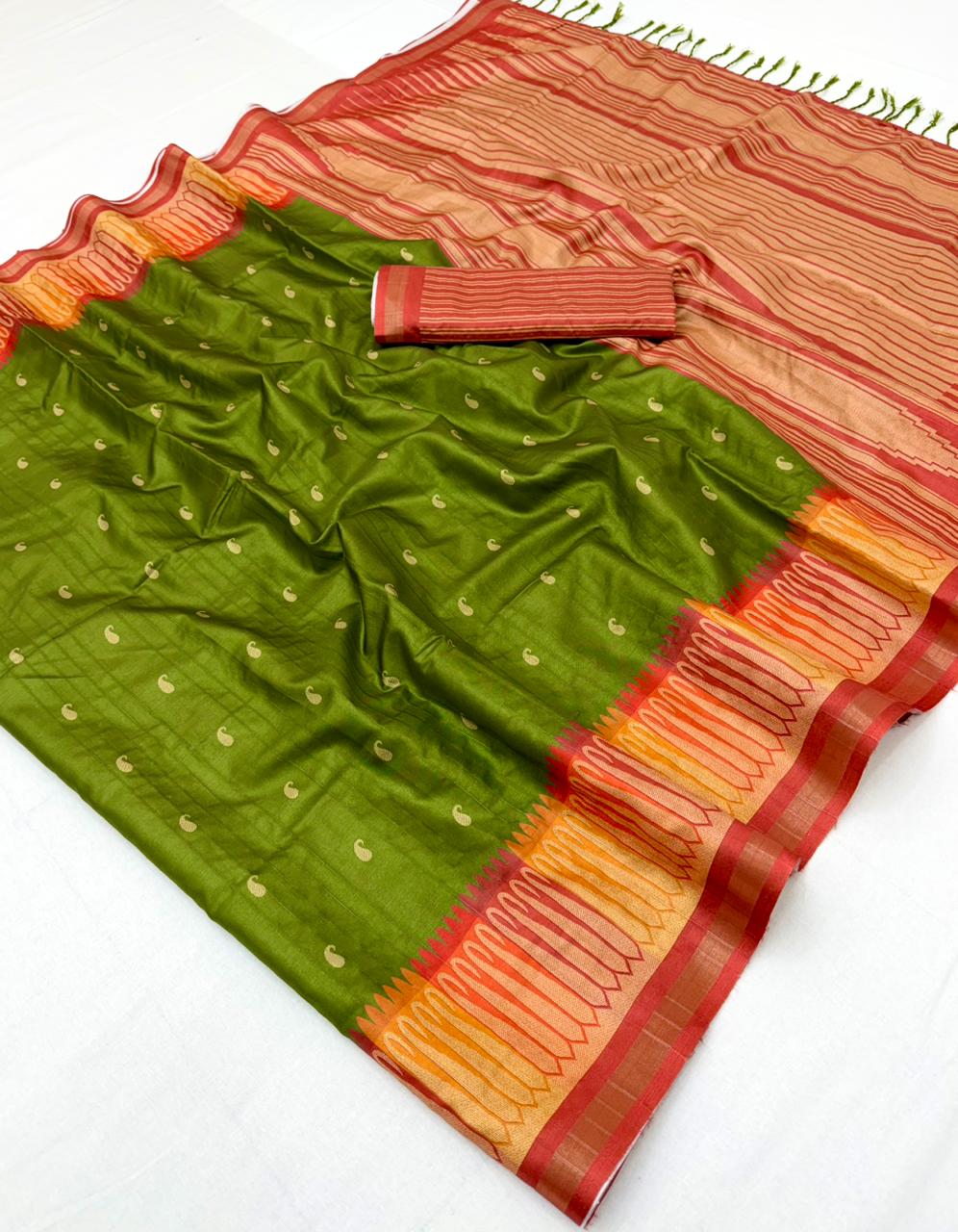 Exemplary Green Pure Zari Weaving Banarasi Tussar Silk Saree With Cynosure Blouse Piece