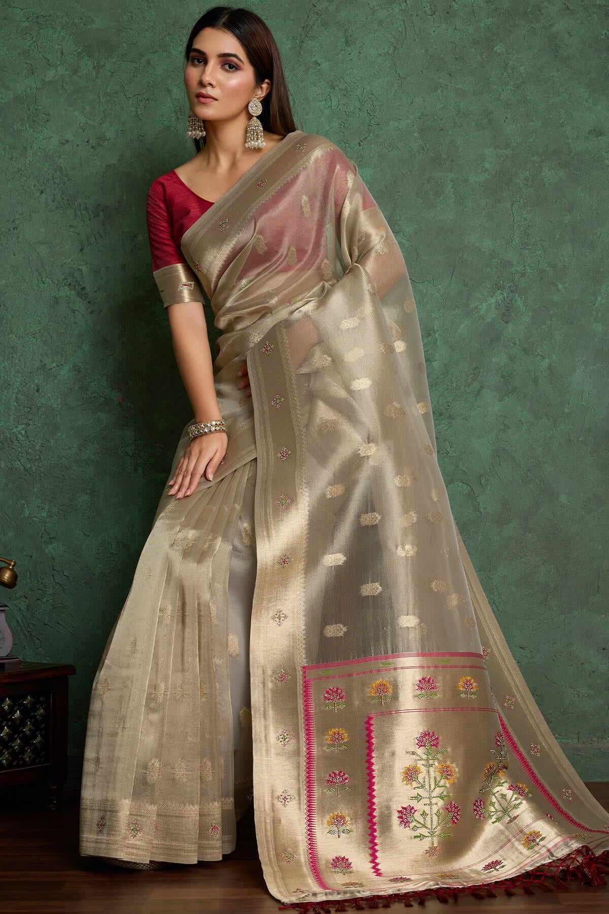 Delightful Grey Paithani Pure Tissue Silk Saree With Flaunt Blouse Piece
