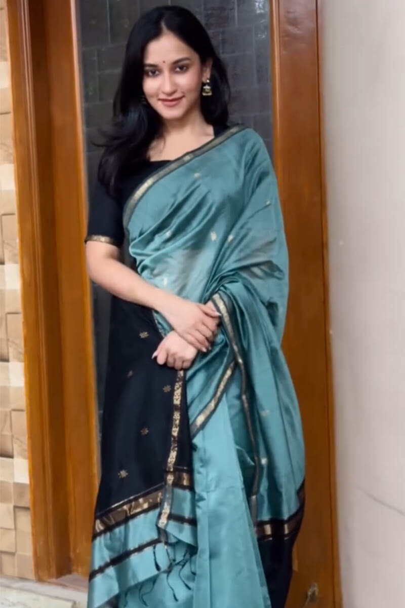Classy Sea Green Cotton Silk Saree With Gratifying Blouse Piece