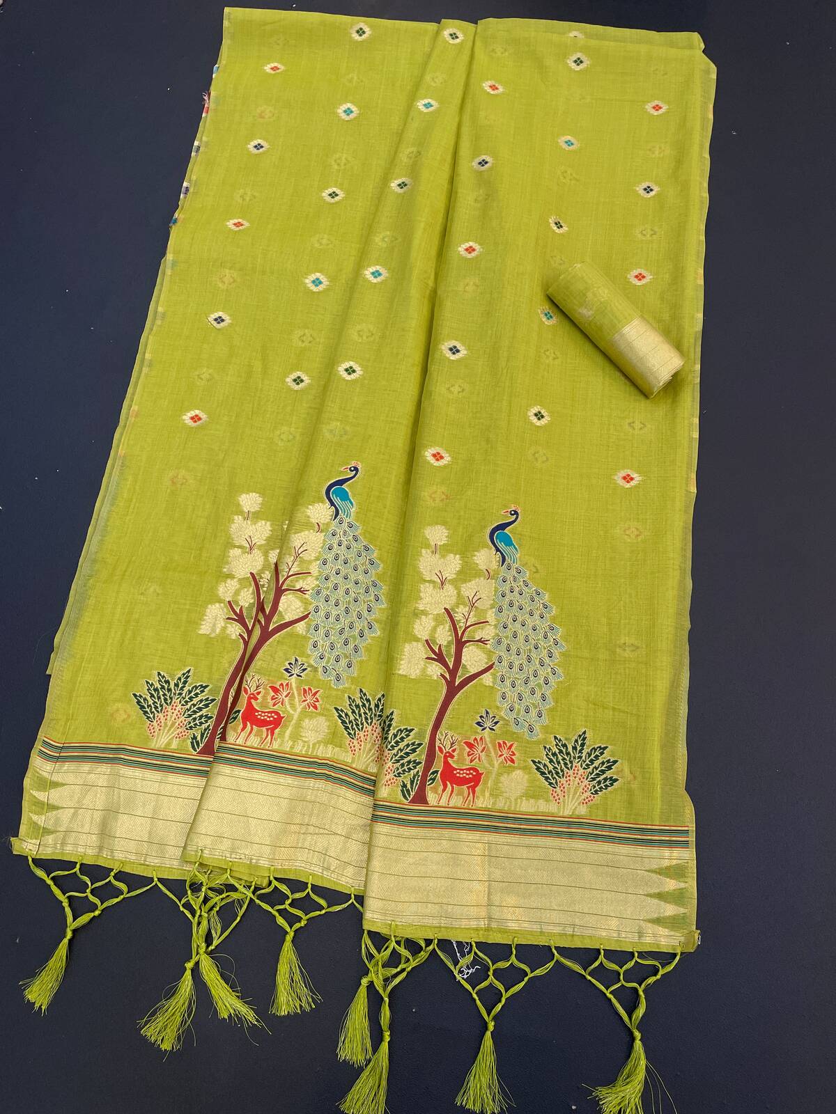 Desultory Green Pure Munga Cotton Silk Saree With Enticing Blouse Piece
