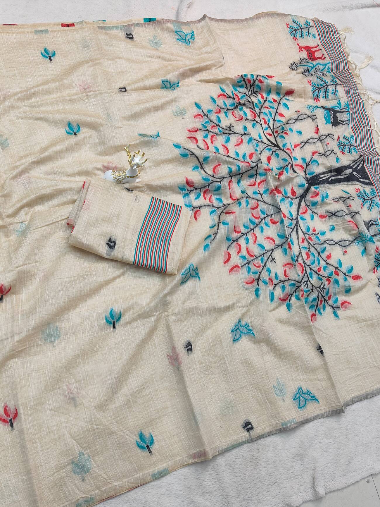 Vivacious Beige Pure Munga Cotton Silk Saree With Breathtaking Blouse Piece