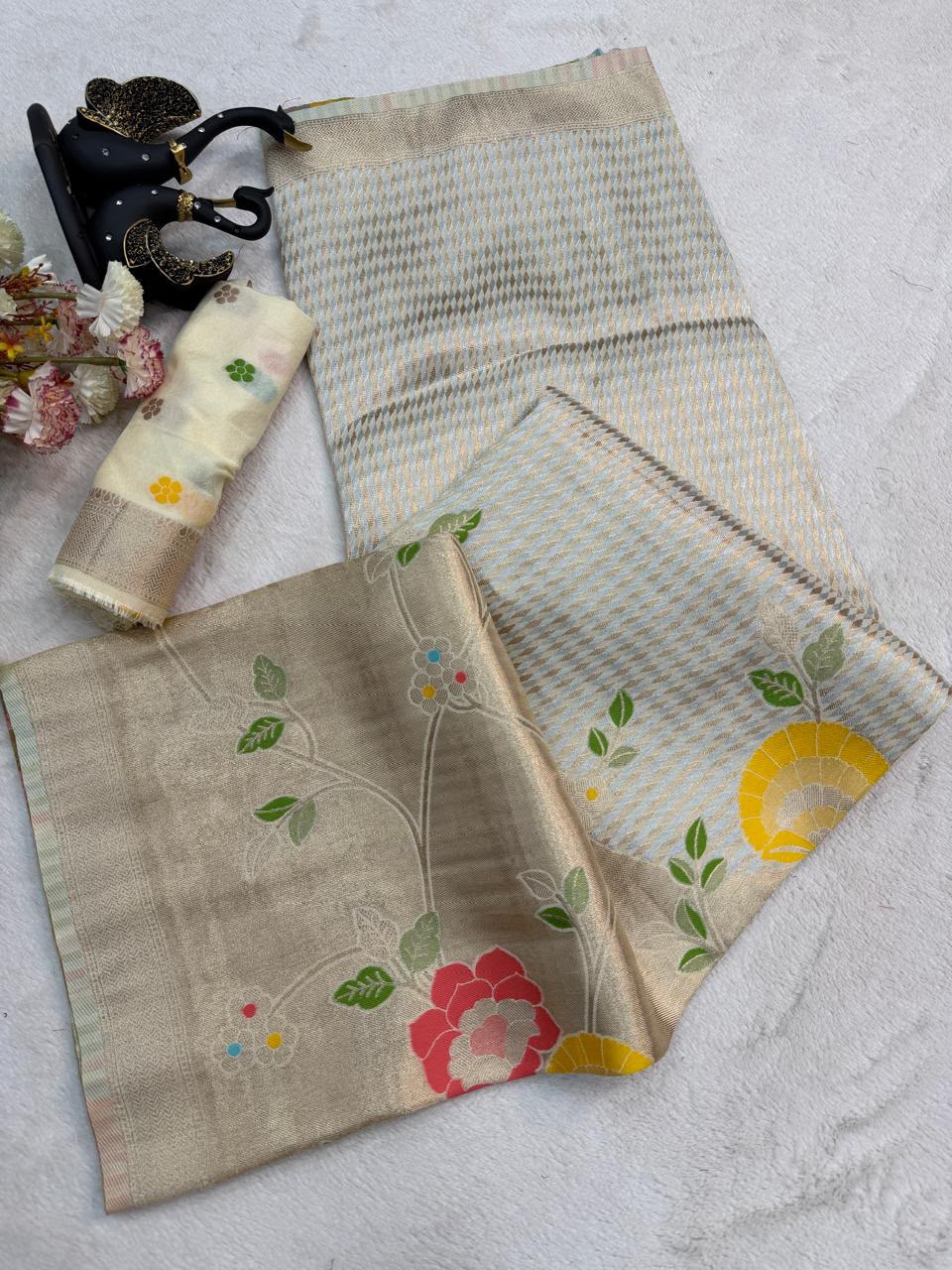 Stunner Off White Banarasi Khadi Silk Saree With Vibrant Blouse Piece