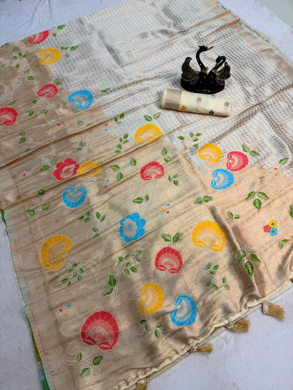 Stunner Off White Banarasi Khadi Silk Saree With Vibrant Blouse Piece
