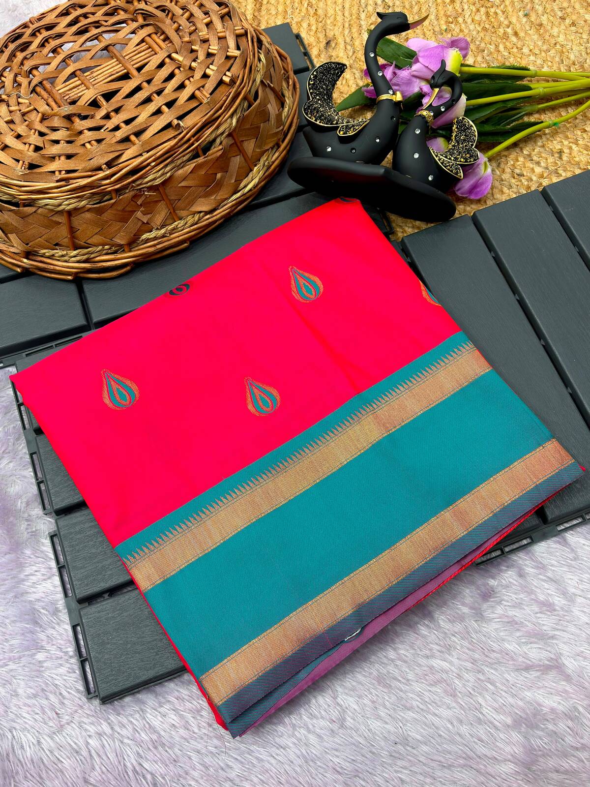 Divine Dark Pink Paithani Silk Saree With Prettiest Blouse Piece