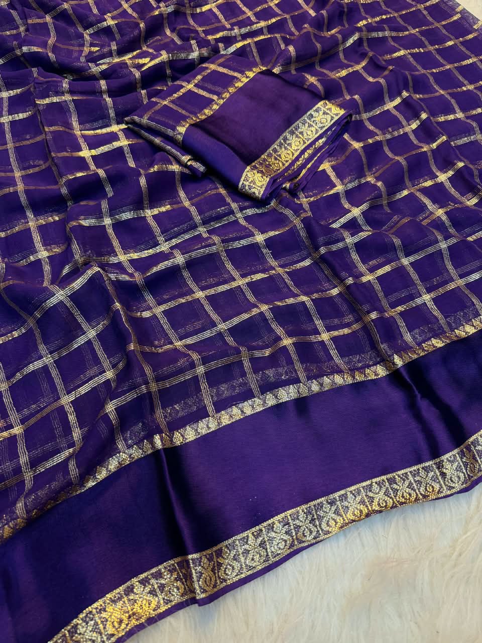Gratifying Navy Blue Banarasi Viscose Silk Saree With Mesmerising Blouse Piece