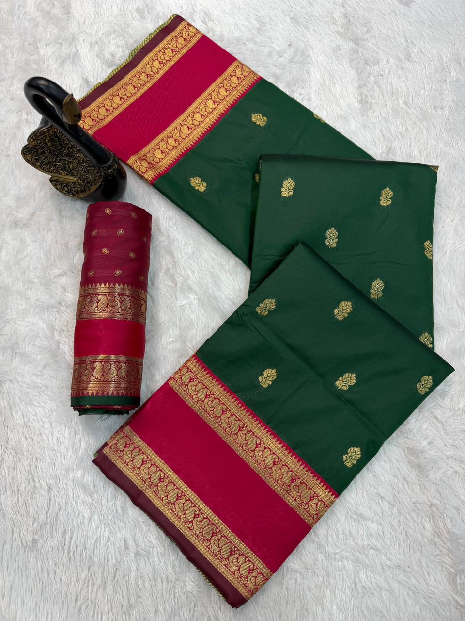 Vivacious Dark Green Soft Banarasi Kathpadar Silk Saree With Blooming Blouse Piece