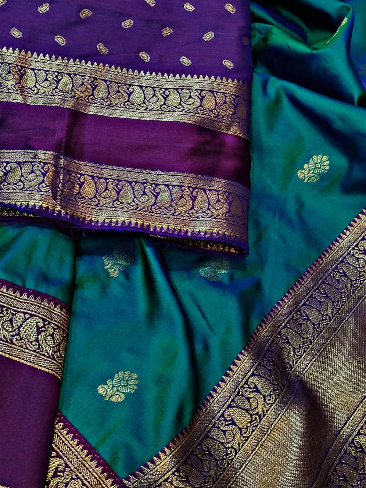Phenomenal Rama Soft Banarasi Kathpadar Silk Saree With Opulent Blouse Piece