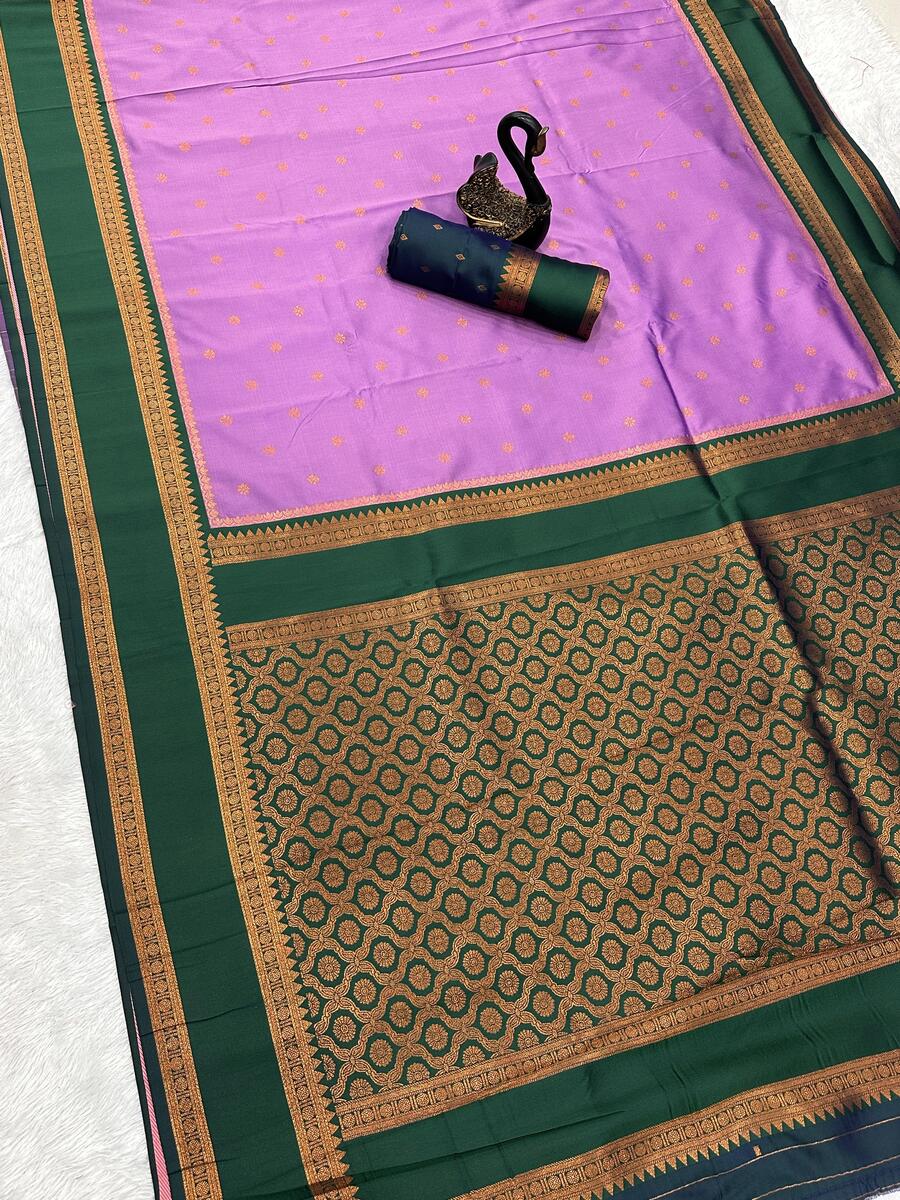 Incredible Lavender Soft Banarasi Silk Saree With Pulsating Blouse Piece