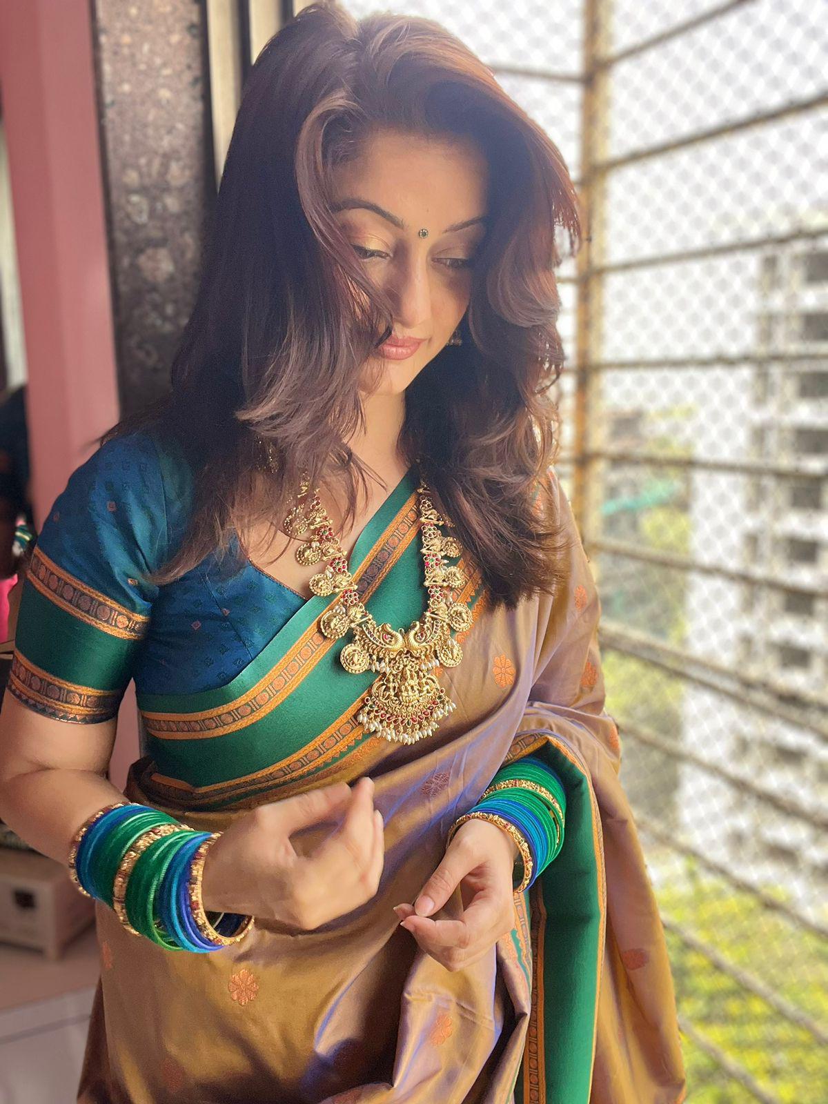 Improbable Peach Soft Banarasi Silk Saree With Deserving Blouse Piece