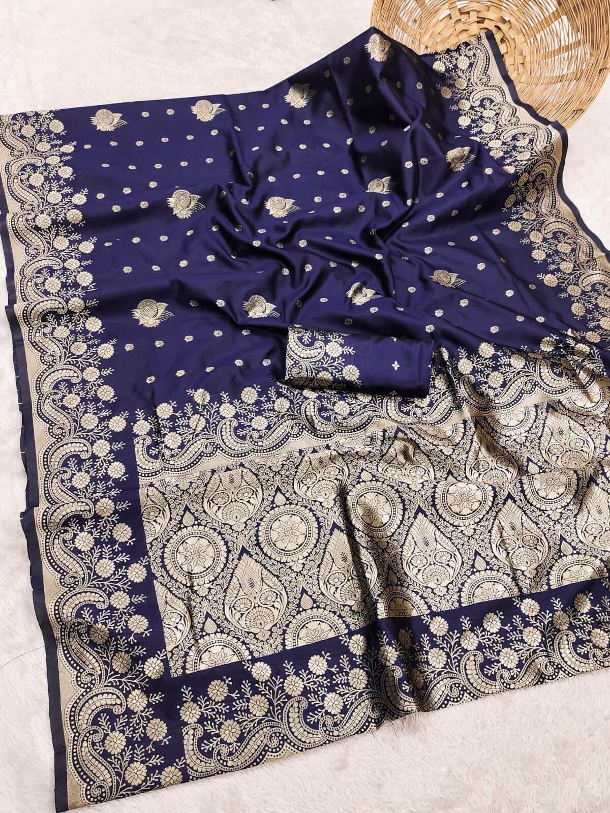 Inimitable Navy Blue Soft Silk Saree With Imaginative Blouse Piece