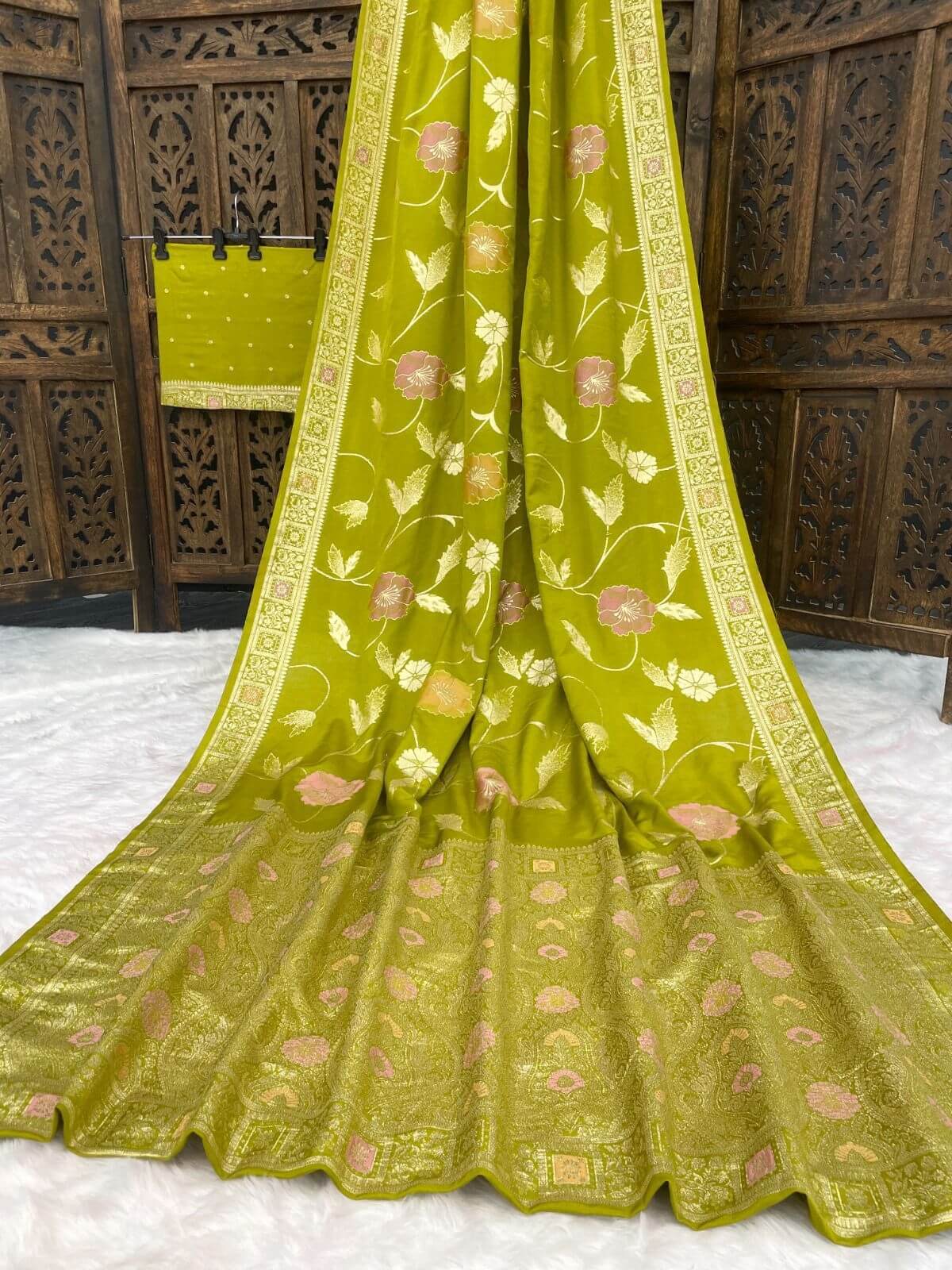 Ratatouille Mehndi Banarasi Dola Silk Saree With Glorious Blouse Piece
