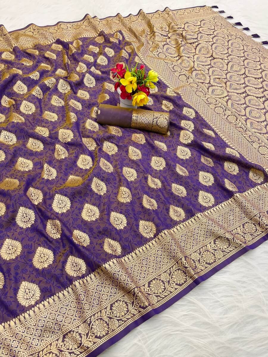 Deserving Lavender Pure Zari Weaving Banarasi Silk Saree With Efflorescence Blouse Piece