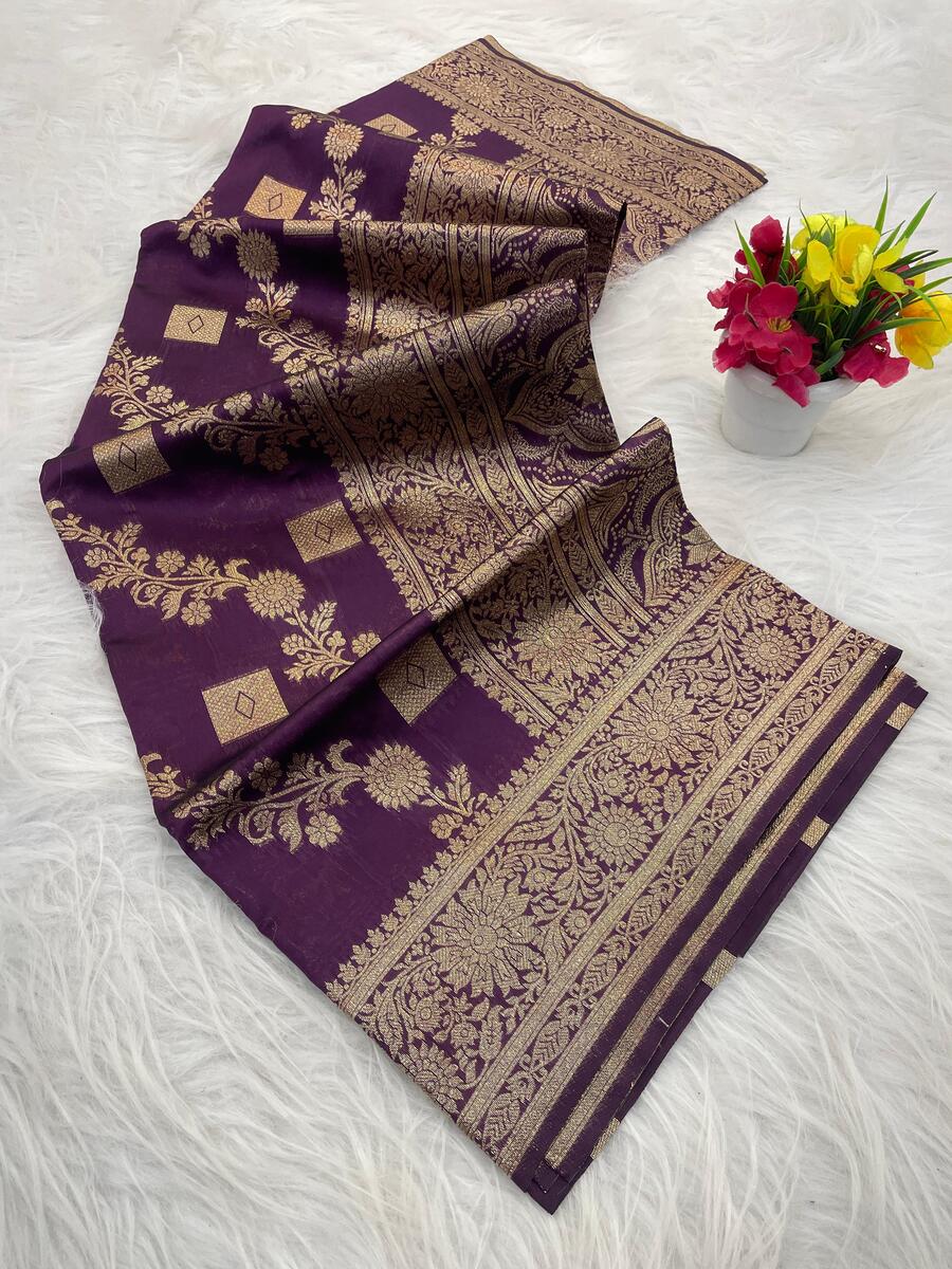 Exceptional Purple Soft Silk Saree With Twirling Blouse Piece