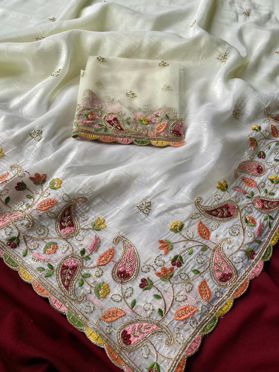 Exuberant Off White Embroidery Work Crush Silk Saree With Smart Blouse Piece