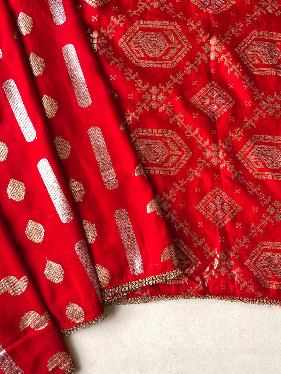 Eclat Red Banarasi Dola Silk Saree With Incredible Blouse Piece