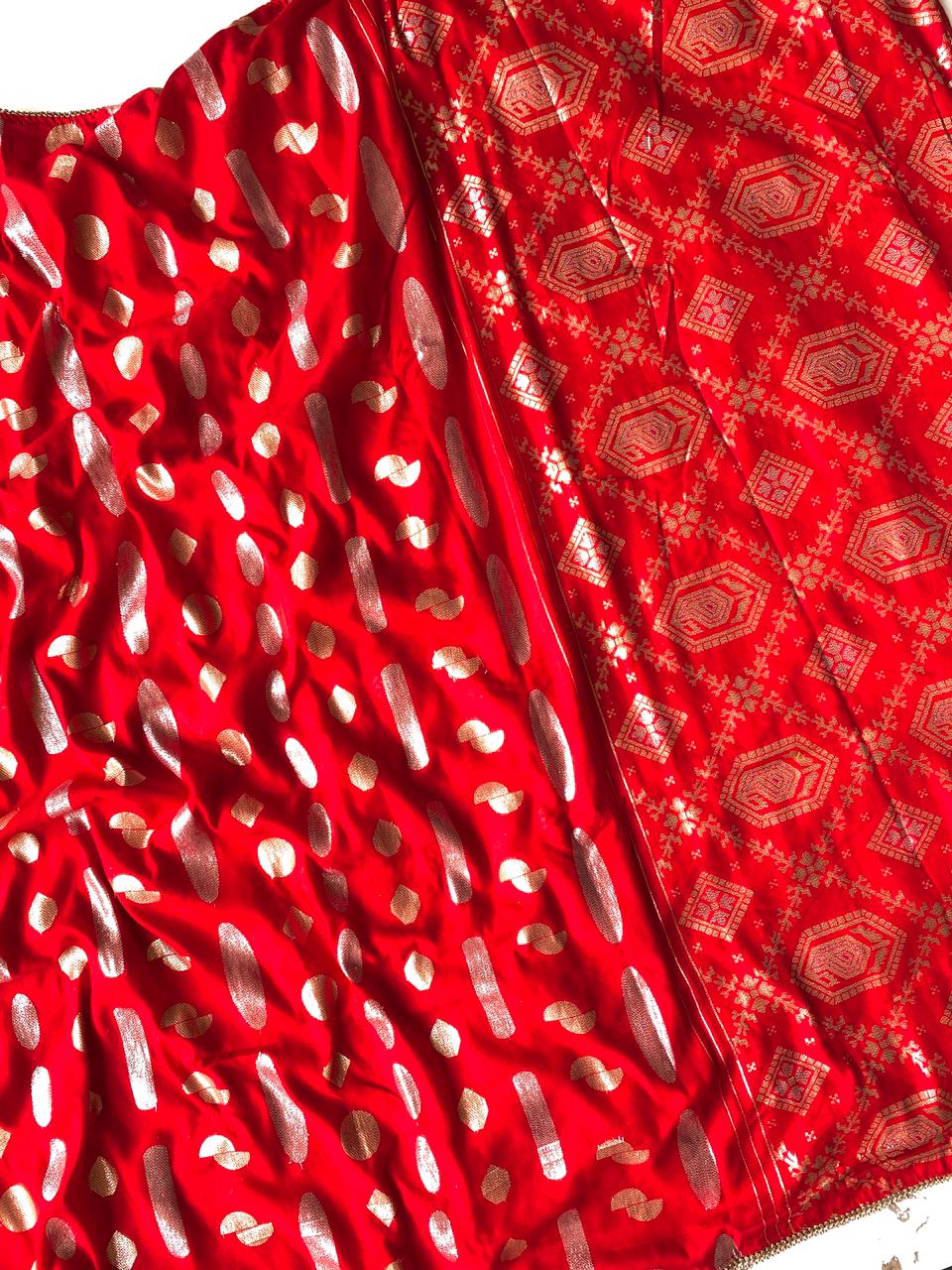 Eclat Red Banarasi Dola Silk Saree With Incredible Blouse Piece