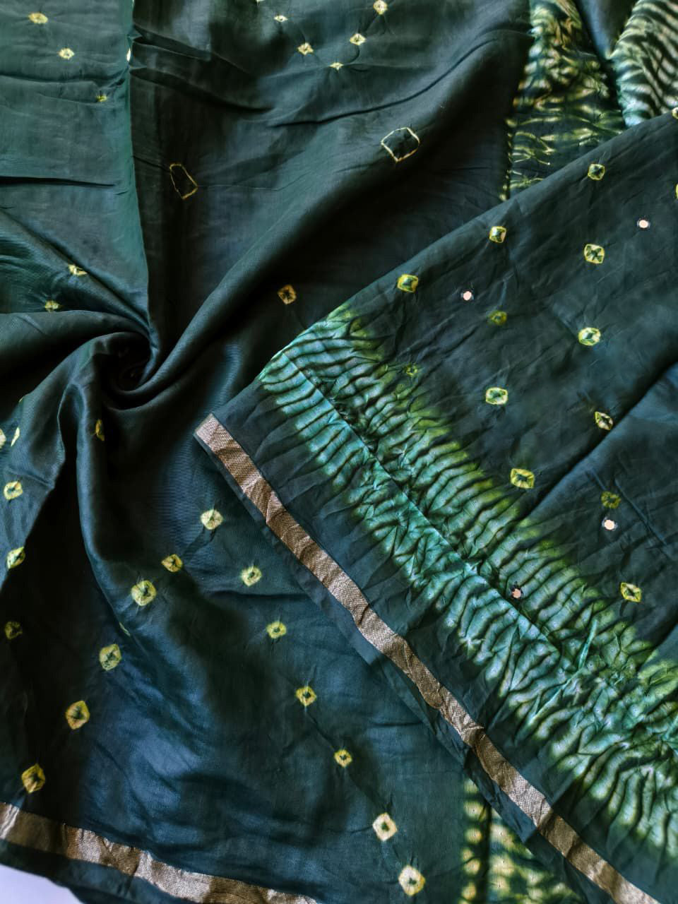 Enigmatic Dark Green Cotton Silk Bandhani Printed Saree With Jazzy Blouse Piece